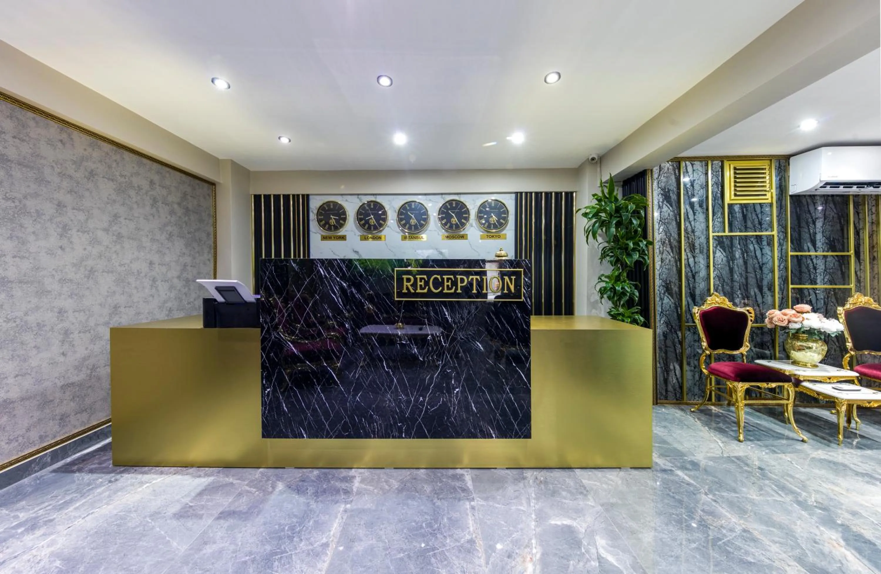 Lobby or reception in Golden Bazaar hotel