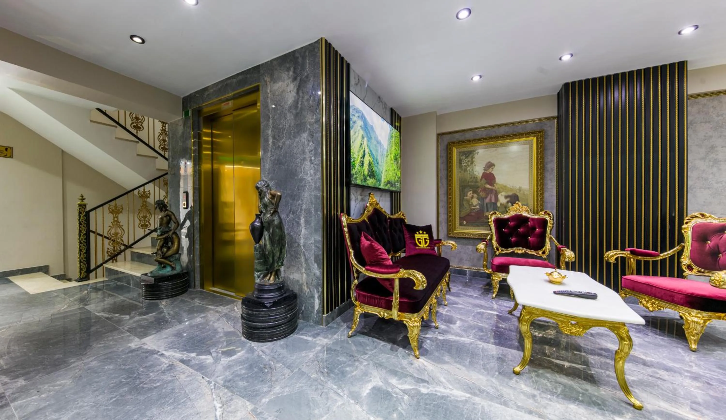 Lobby or reception in Golden Bazaar hotel