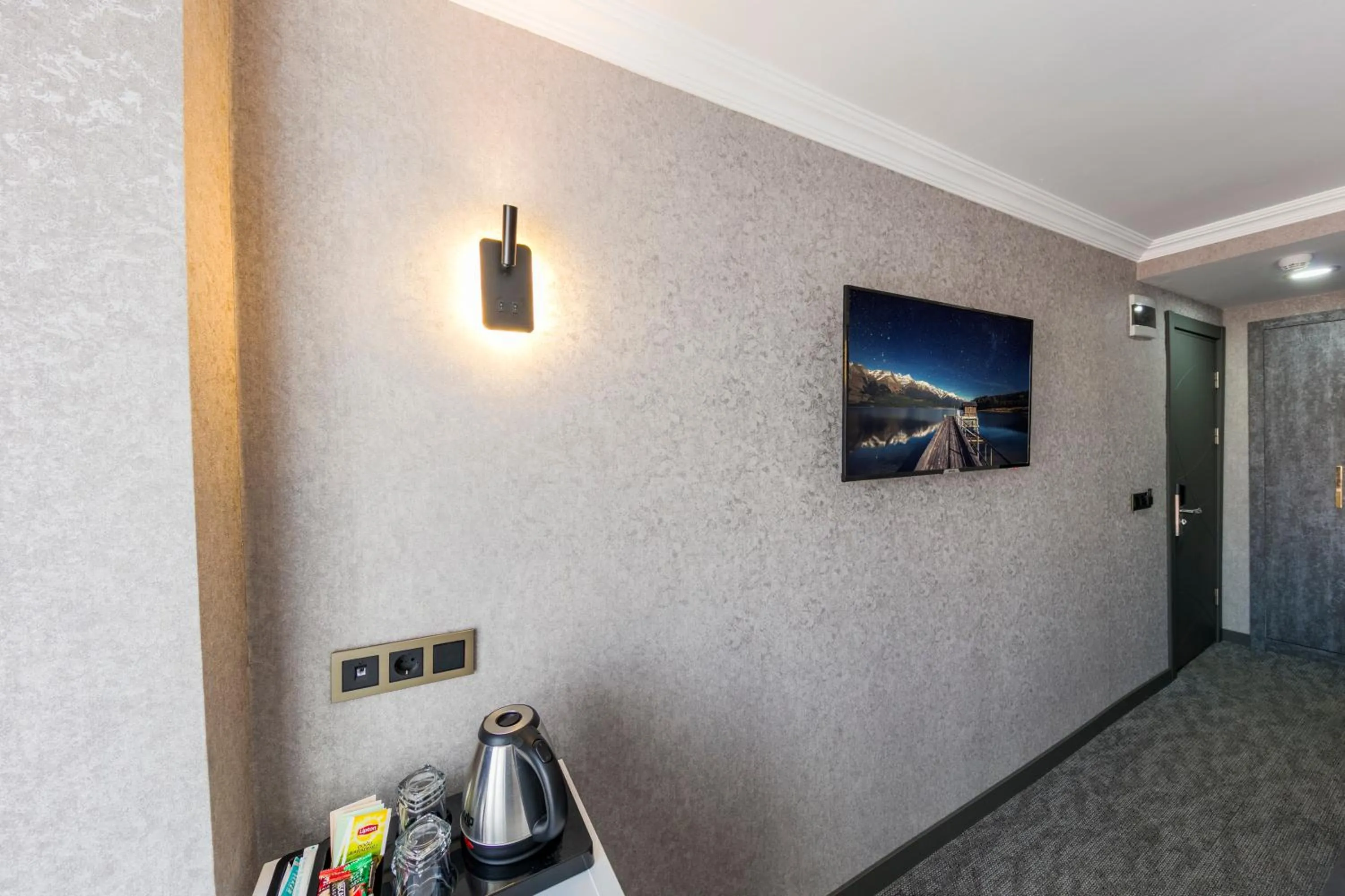 TV and multimedia in Golden Bazaar hotel