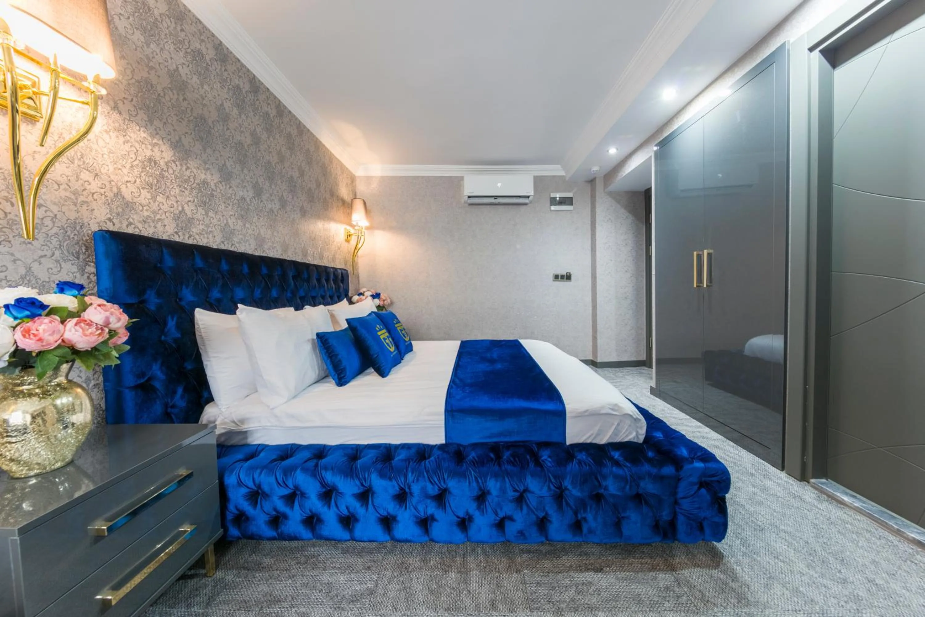 Bed in Golden Bazaar hotel