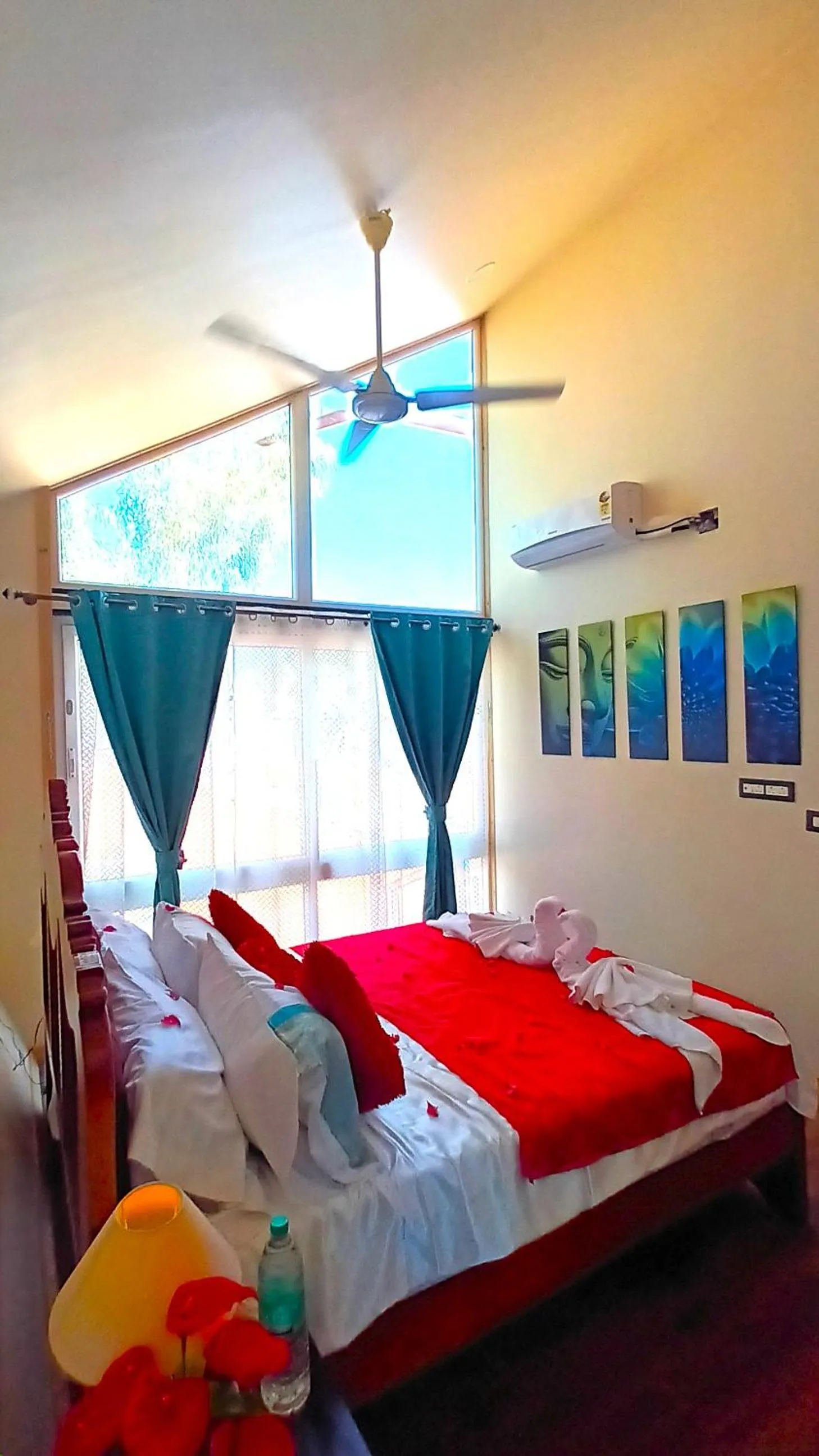 Photo of the whole room, Bed in Chan Beach Resort & Hotel