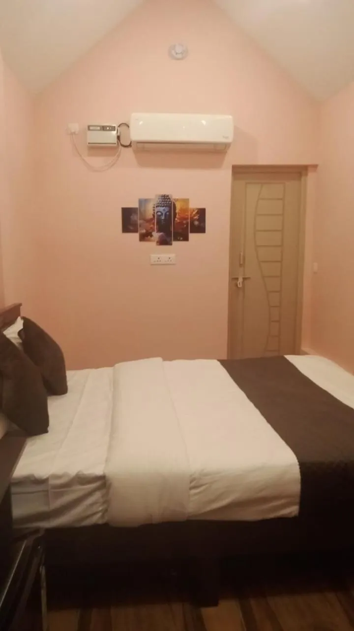 Photo of the whole room, Bed in Chan Beach Resort & Hotel