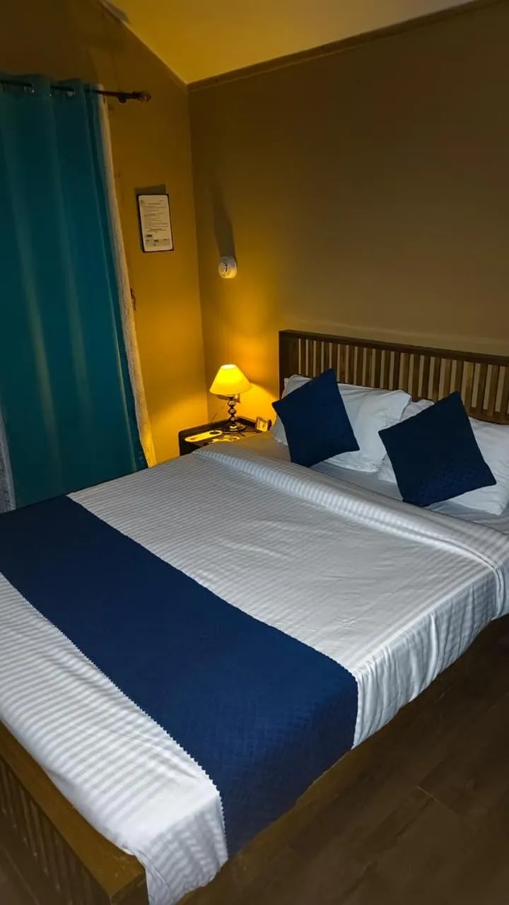 Photo of the whole room, Bed in Chan Beach Resort & Hotel