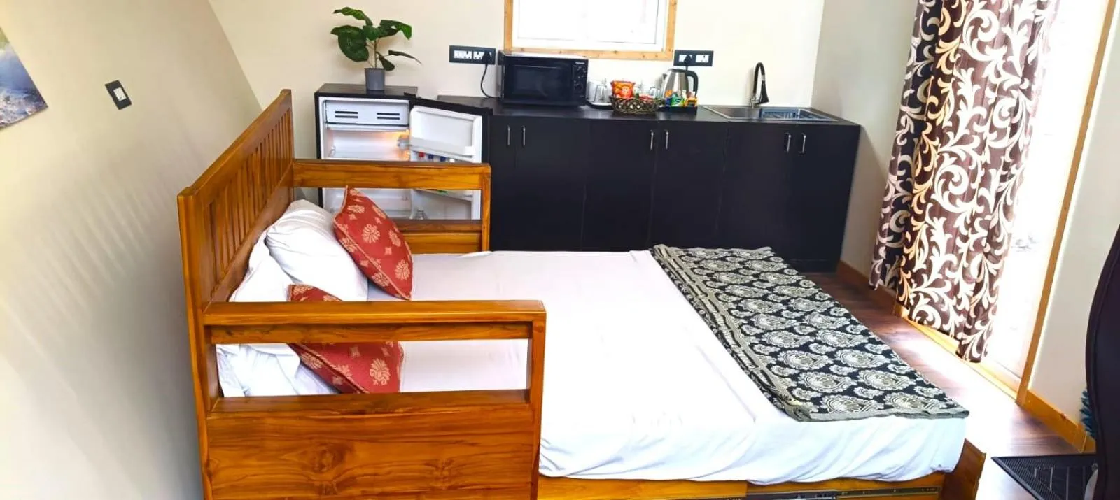 Photo of the whole room, Bed in Chan Beach Resort & Hotel