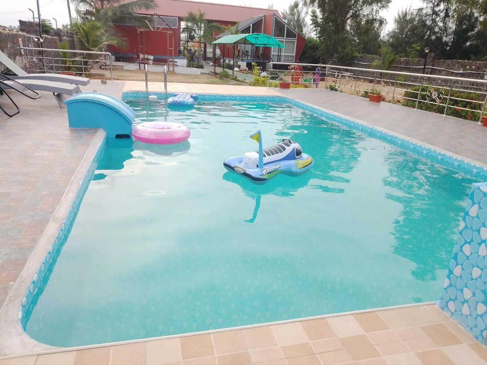 Swimming pool in Chan Beach Resort & Hotel