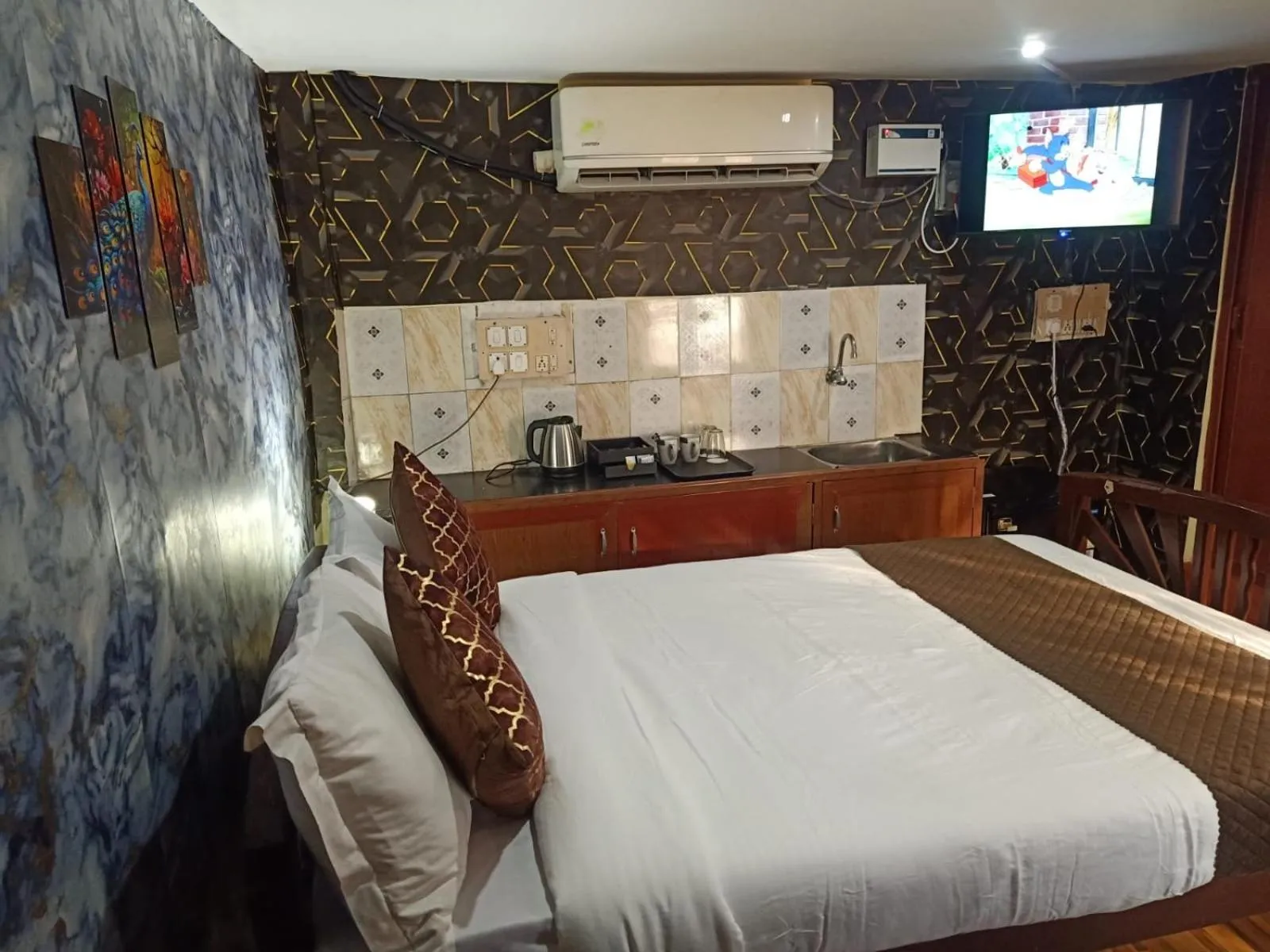 Photo of the whole room, Bed in Chan Beach Resort & Hotel