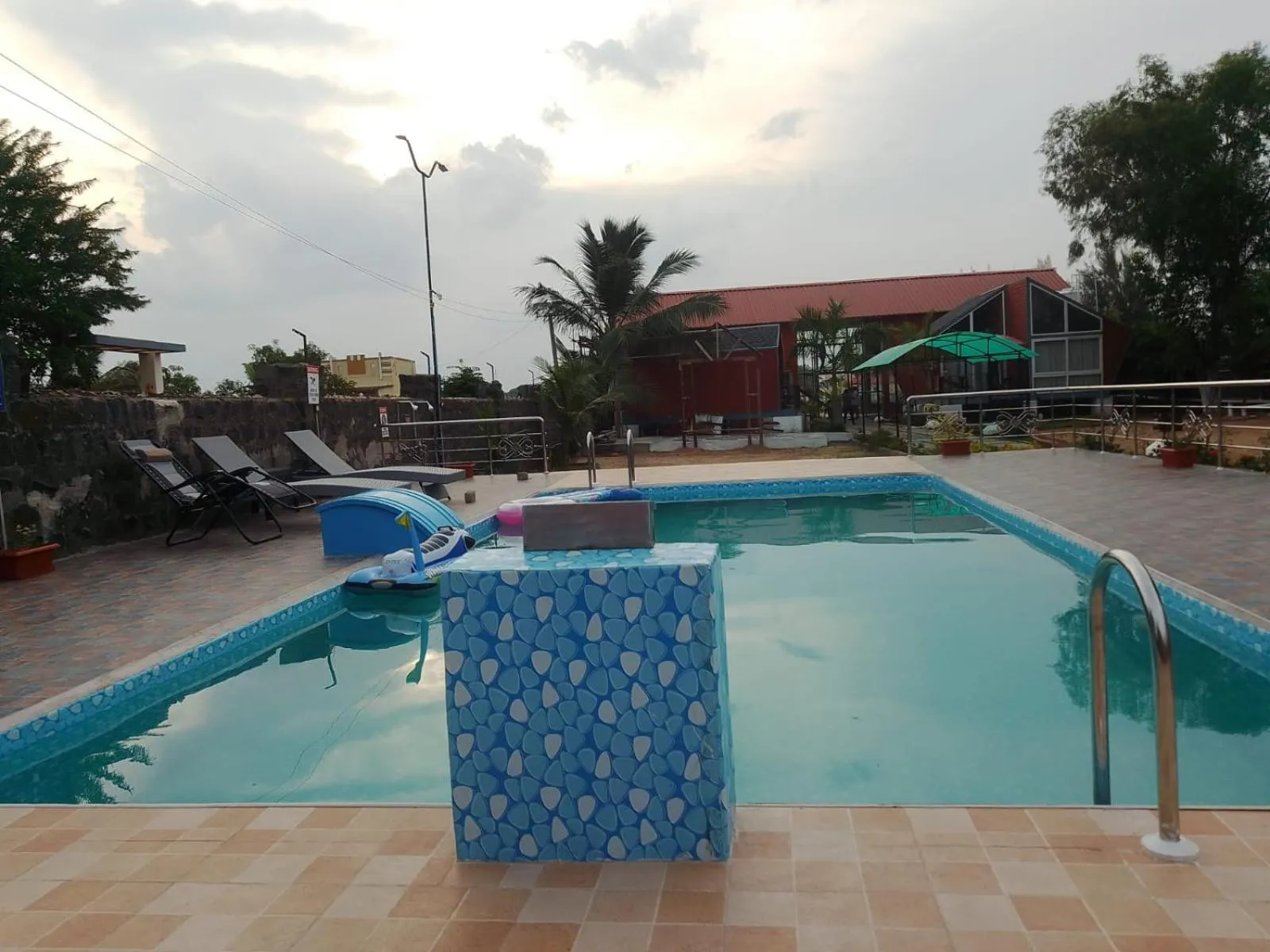 Swimming pool in Chan Beach Resort & Hotel