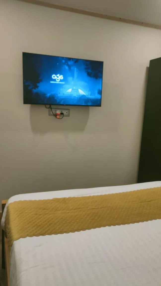 TV and multimedia, Bed in Chan Beach Resort & Hotel