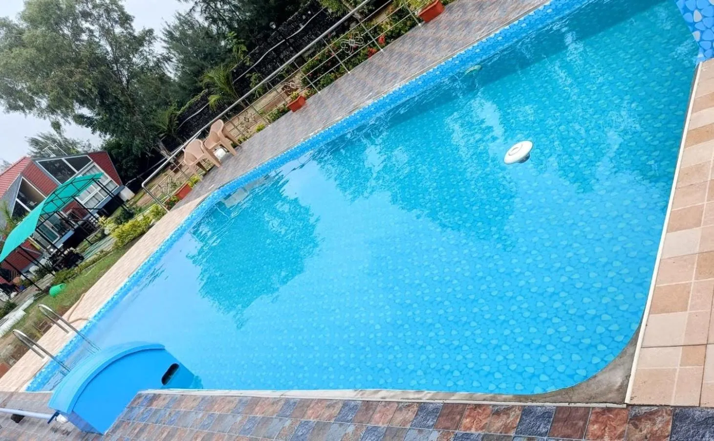 Swimming pool in Chan Beach Resort & Hotel