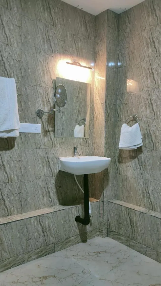 Shower in Chan Beach Resort & Hotel