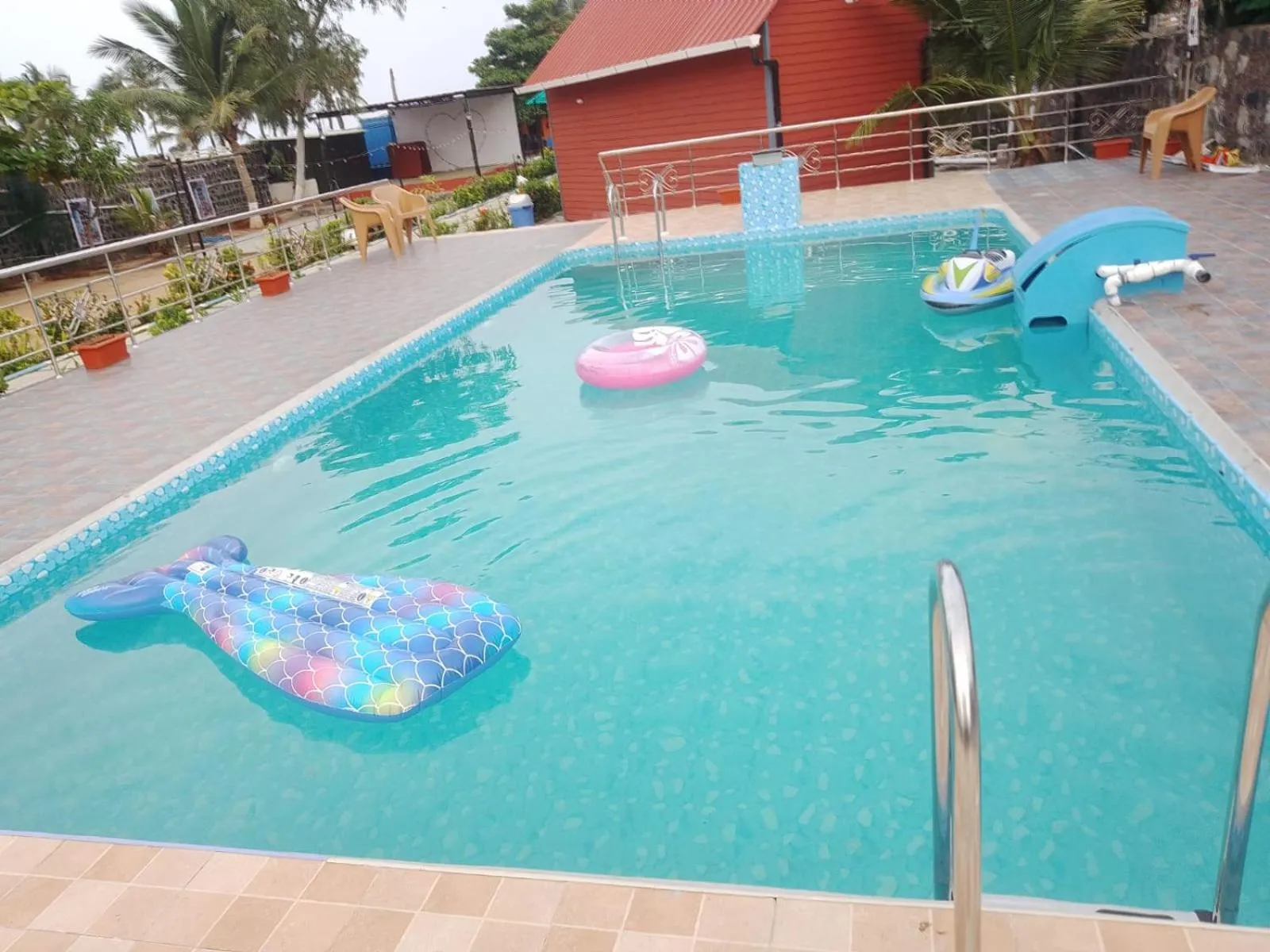 Swimming pool in Chan Beach Resort & Hotel