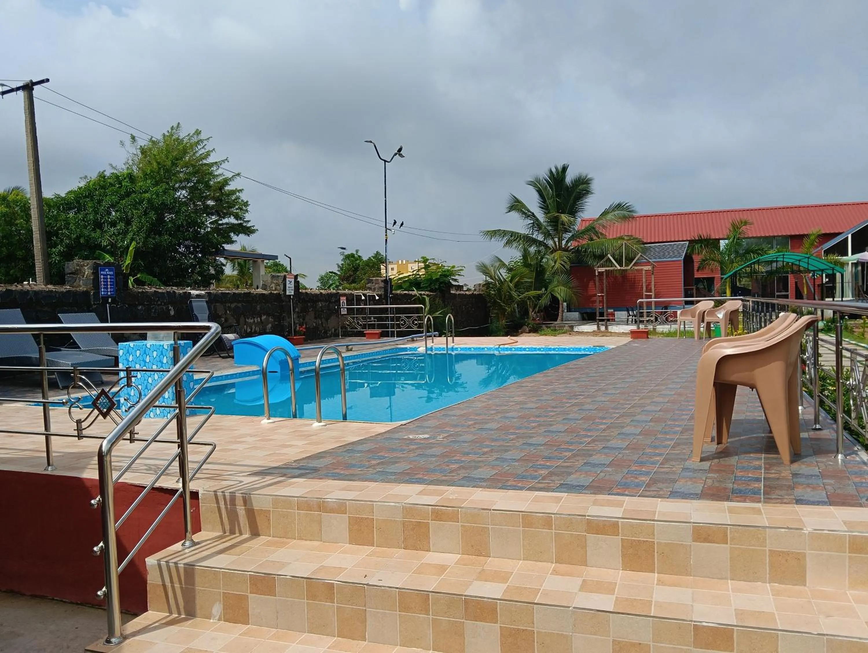 Swimming pool in Chan Beach Resort & Hotel