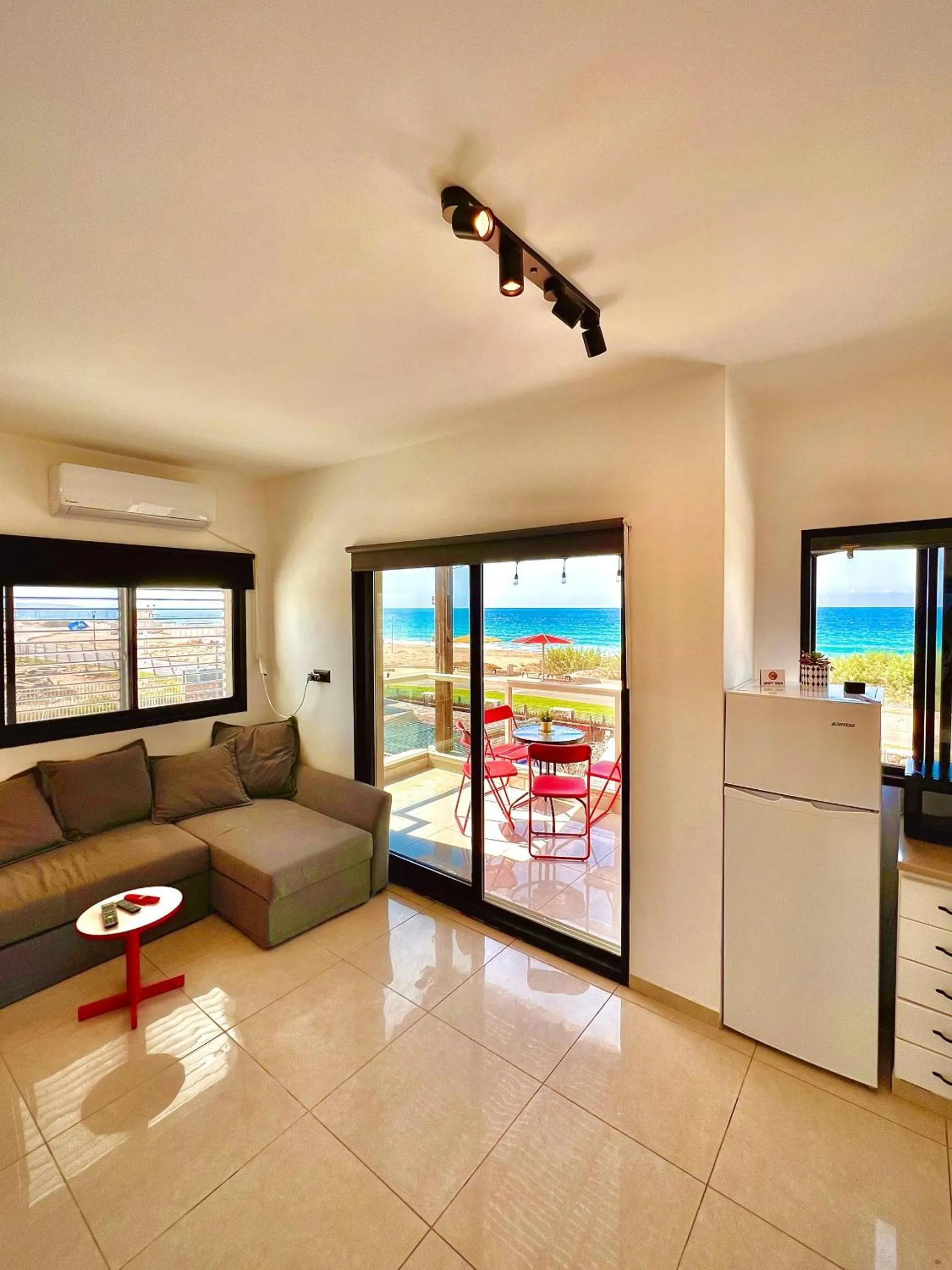 GW951 Gugel Waves Amazing Seaview Apartments