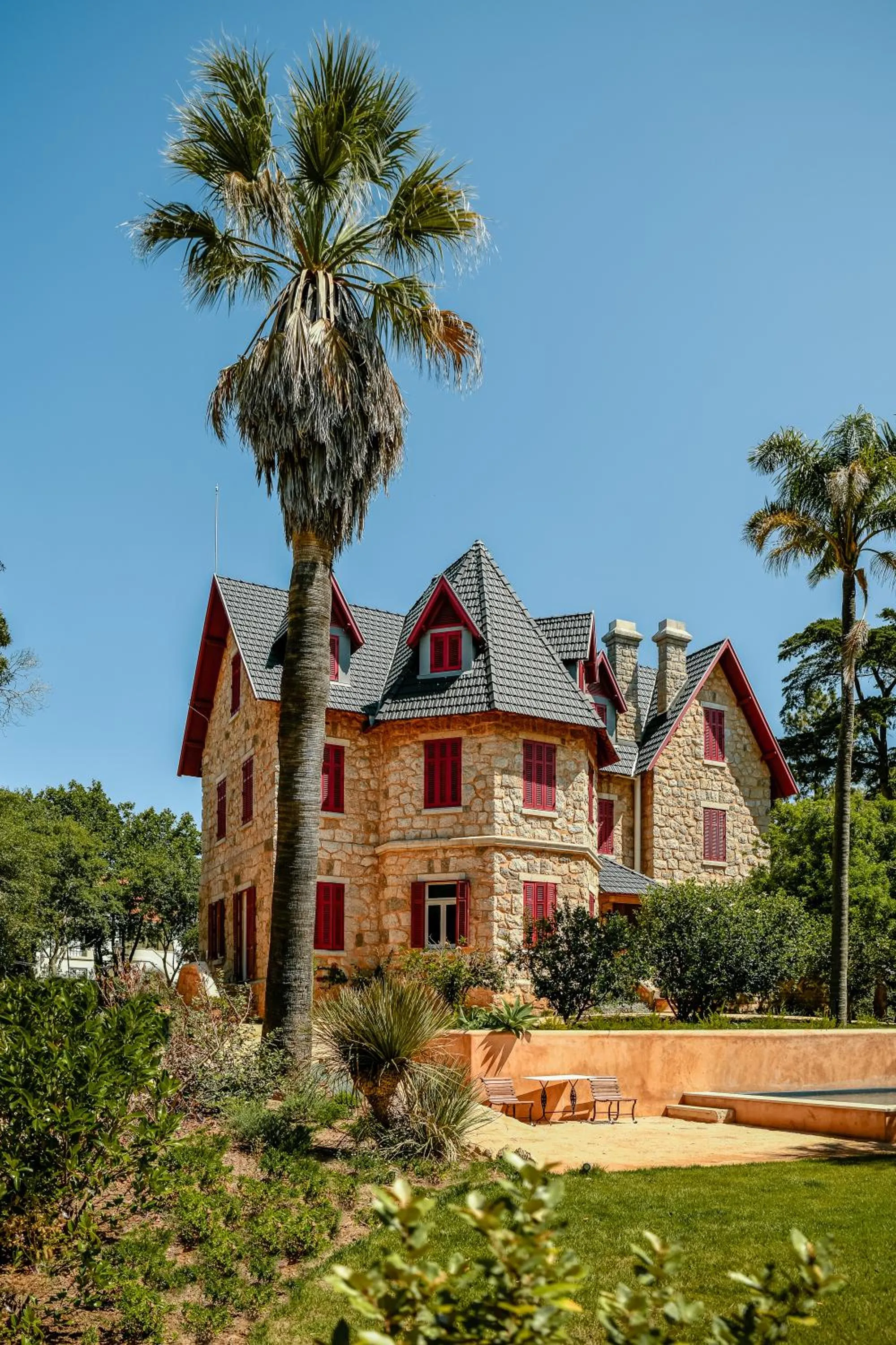 Property building in Chalet Ficalho