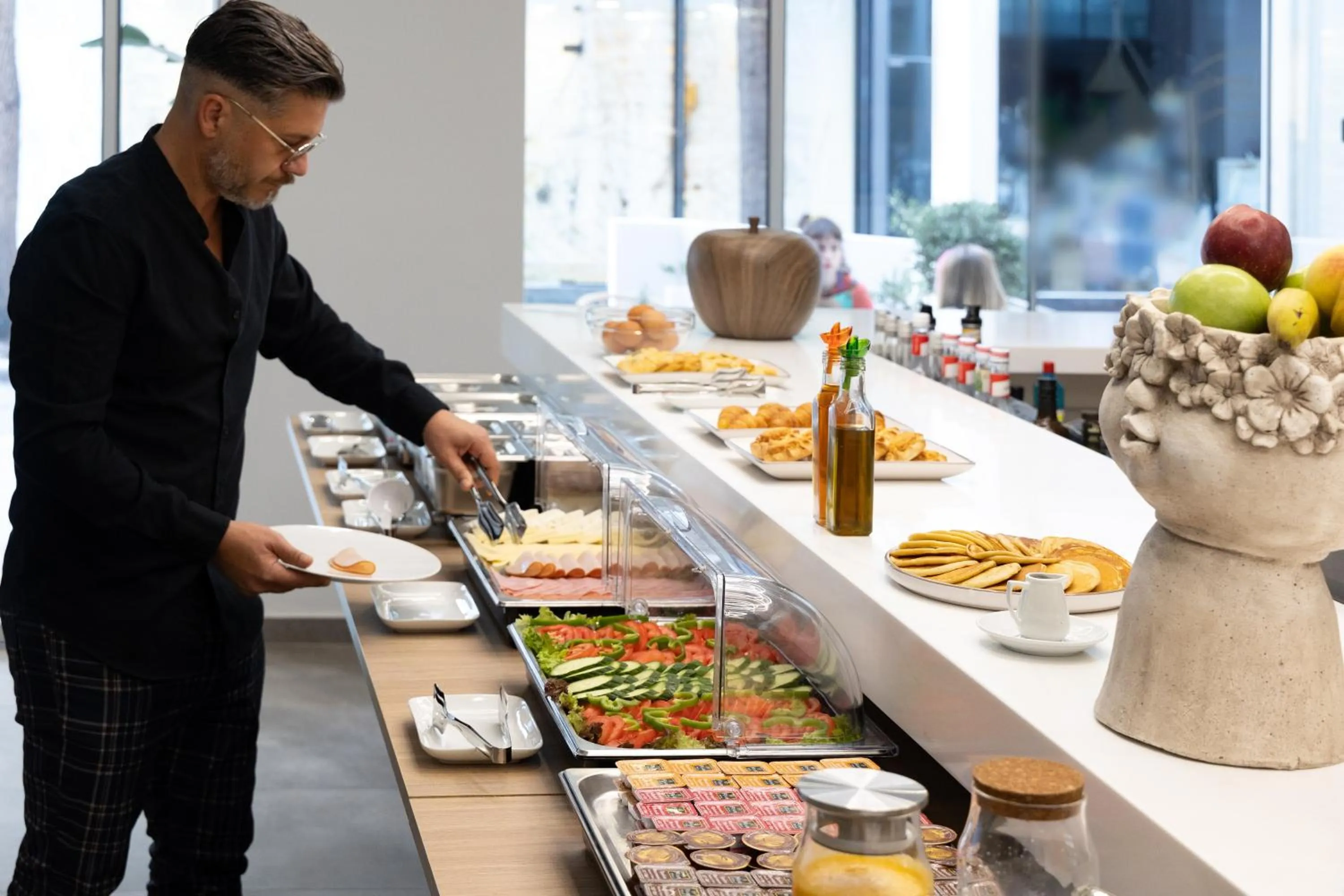 Restaurant/places to eat in Epavli Grace Hotel