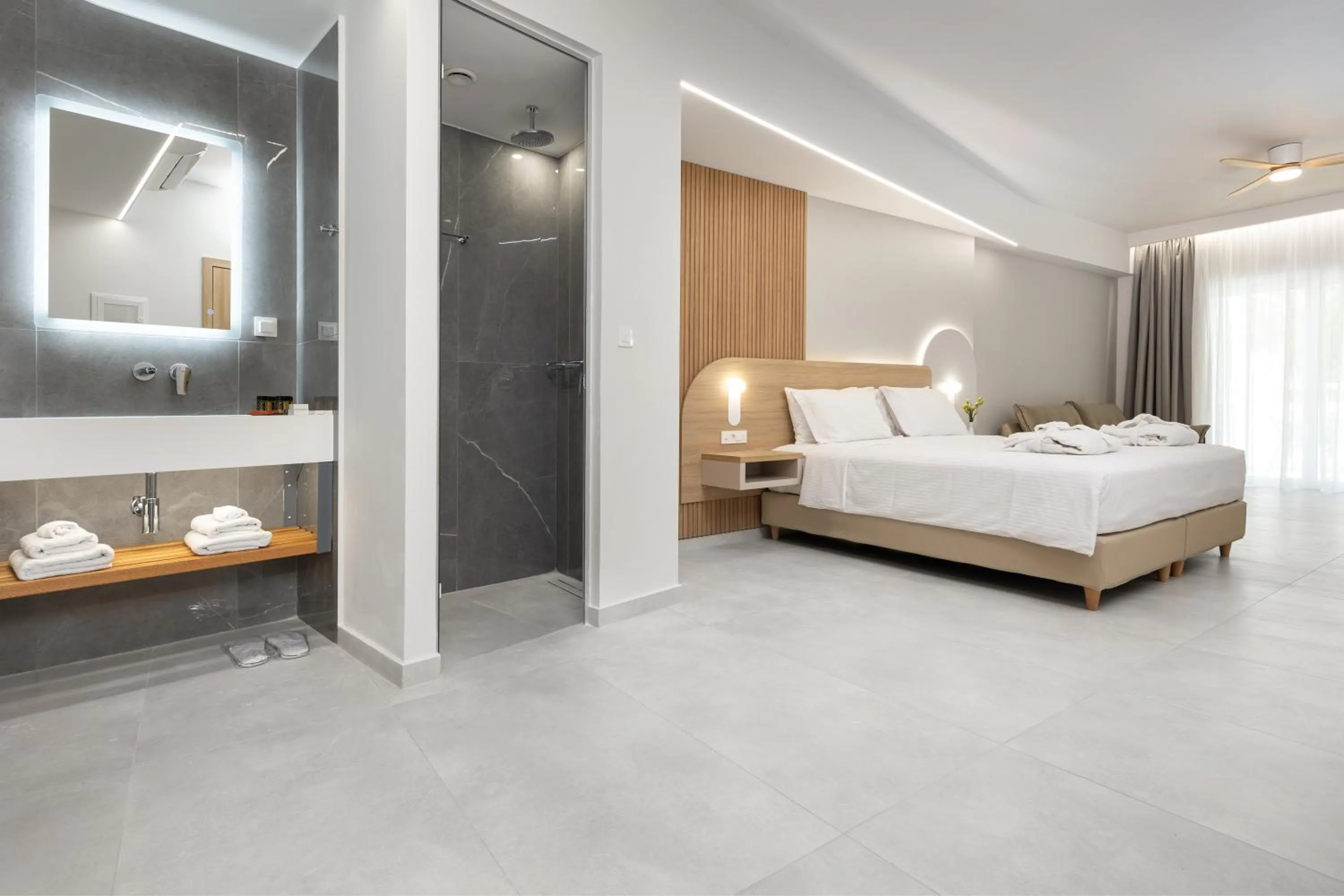 Bath, Bed in Epavli Grace Hotel