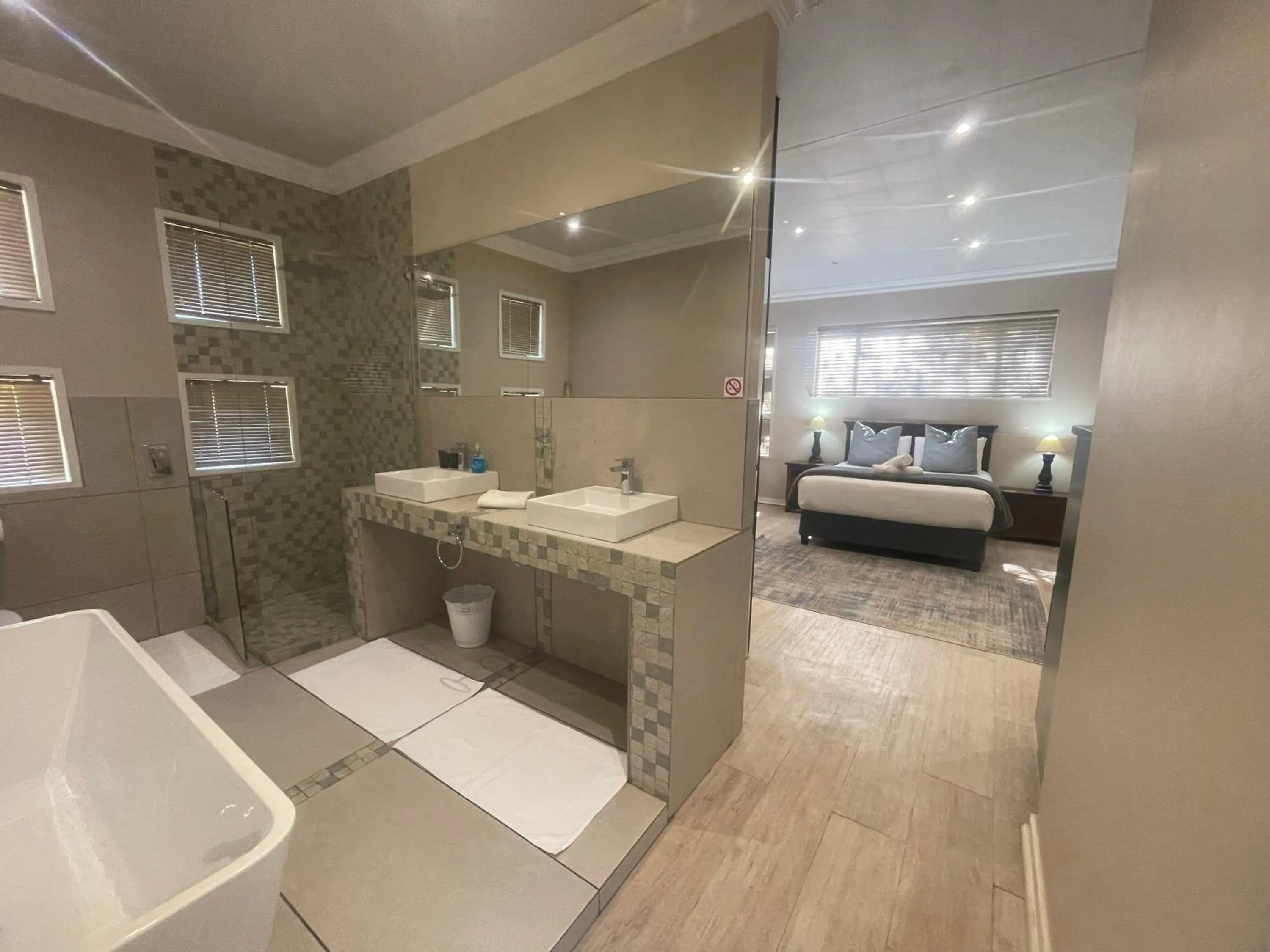 Bathroom, Bed in Grants Hill Inn