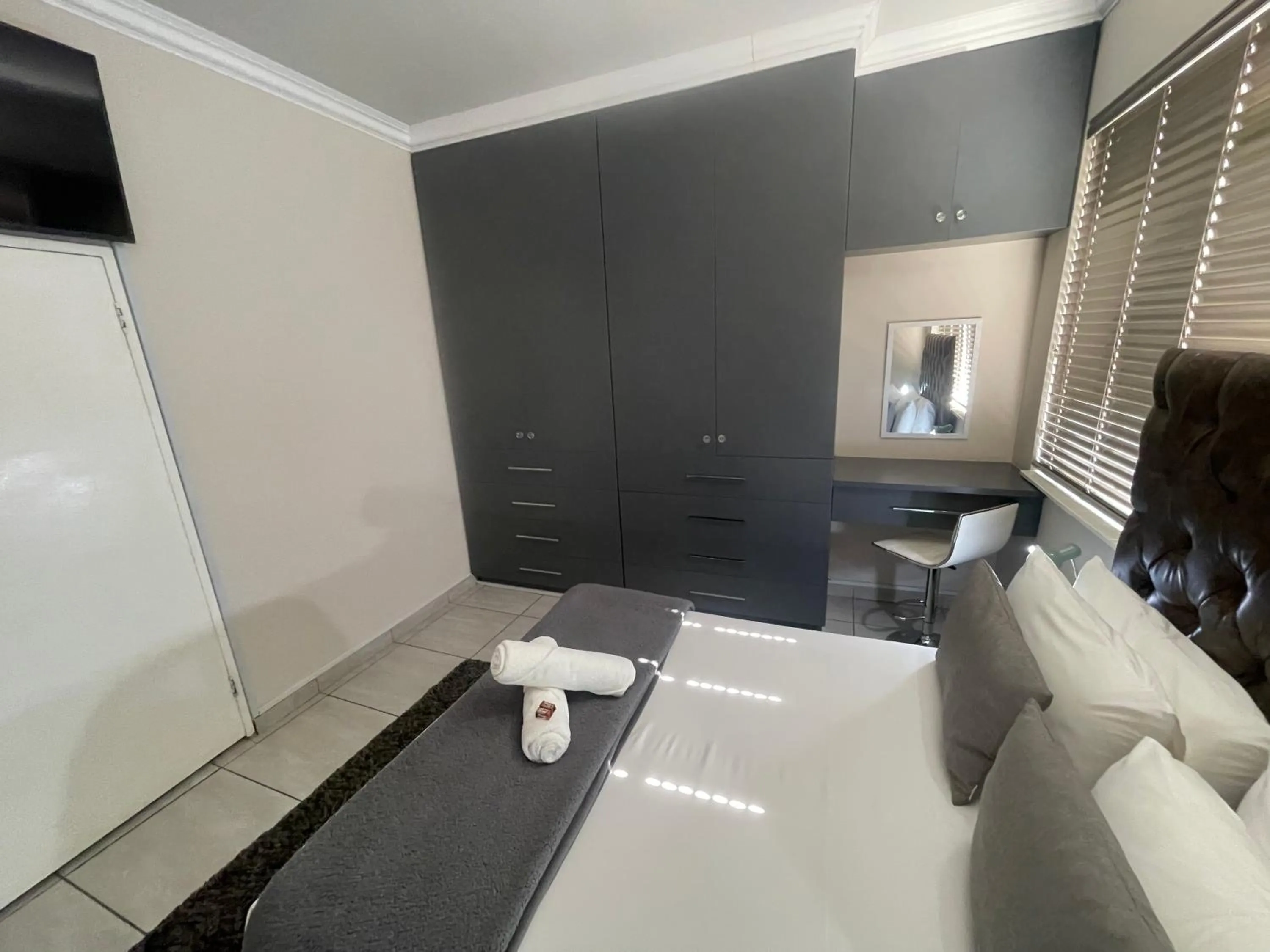 Photo of the whole room, Bed in Grants Hill Inn