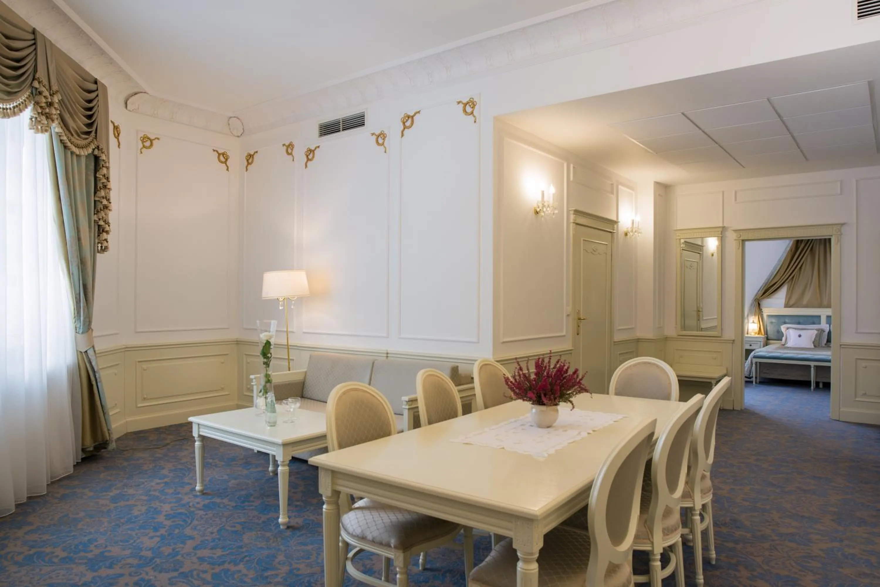 Photo of the whole room in Hotel Jarosław