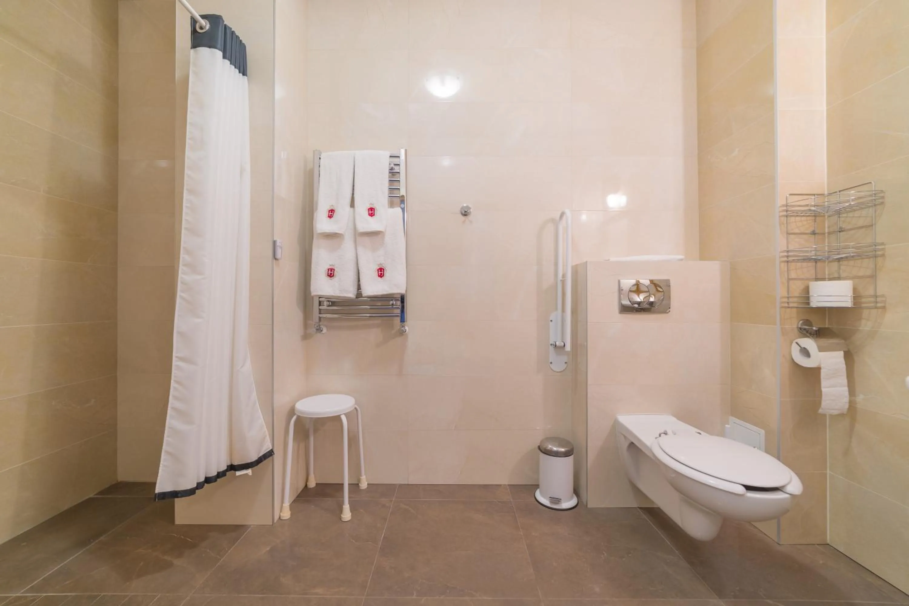 Twin Room - Disability Access in Hotel Jarosław