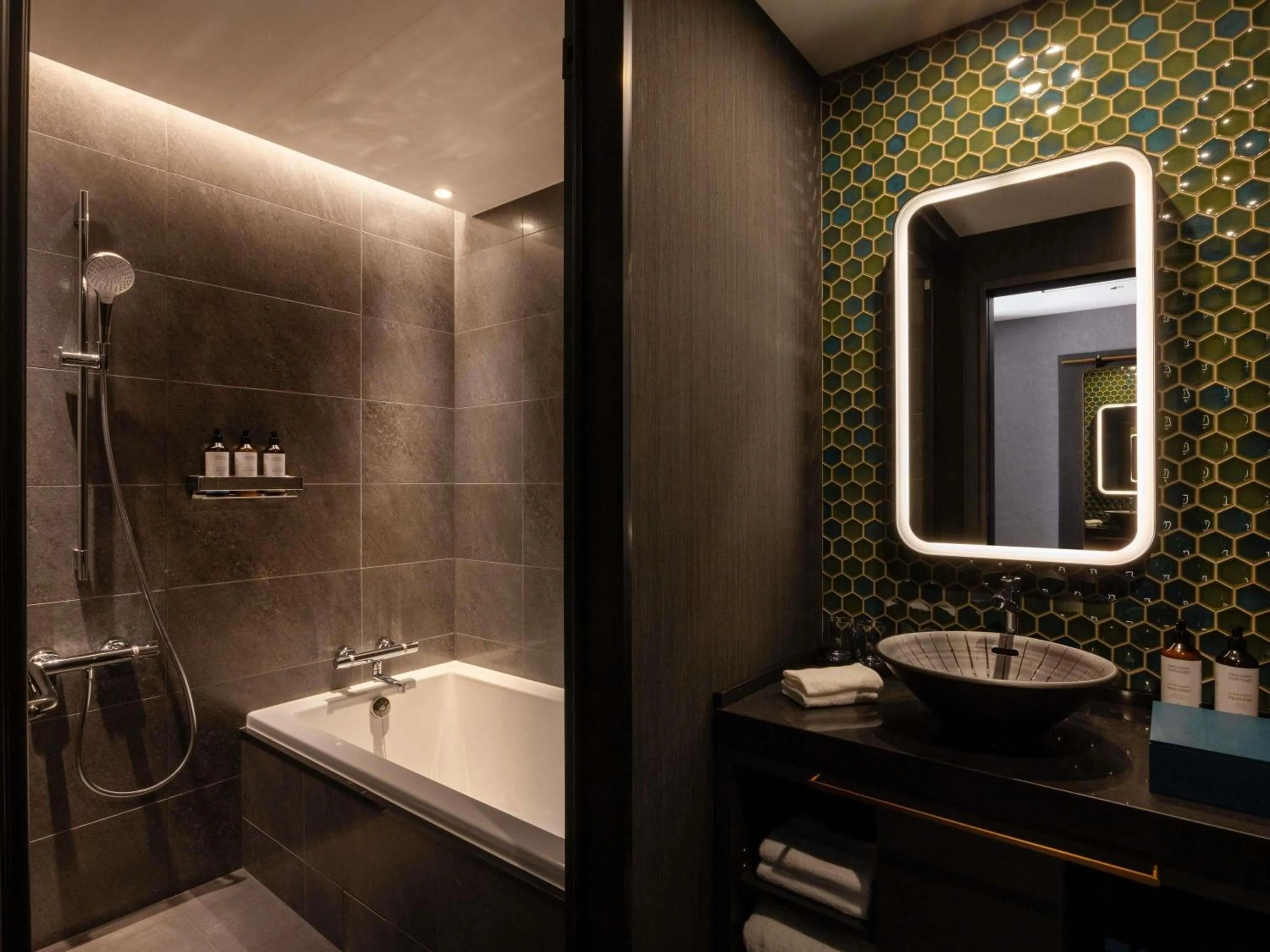 Bedroom in Mercure Tokyo Haneda Airport