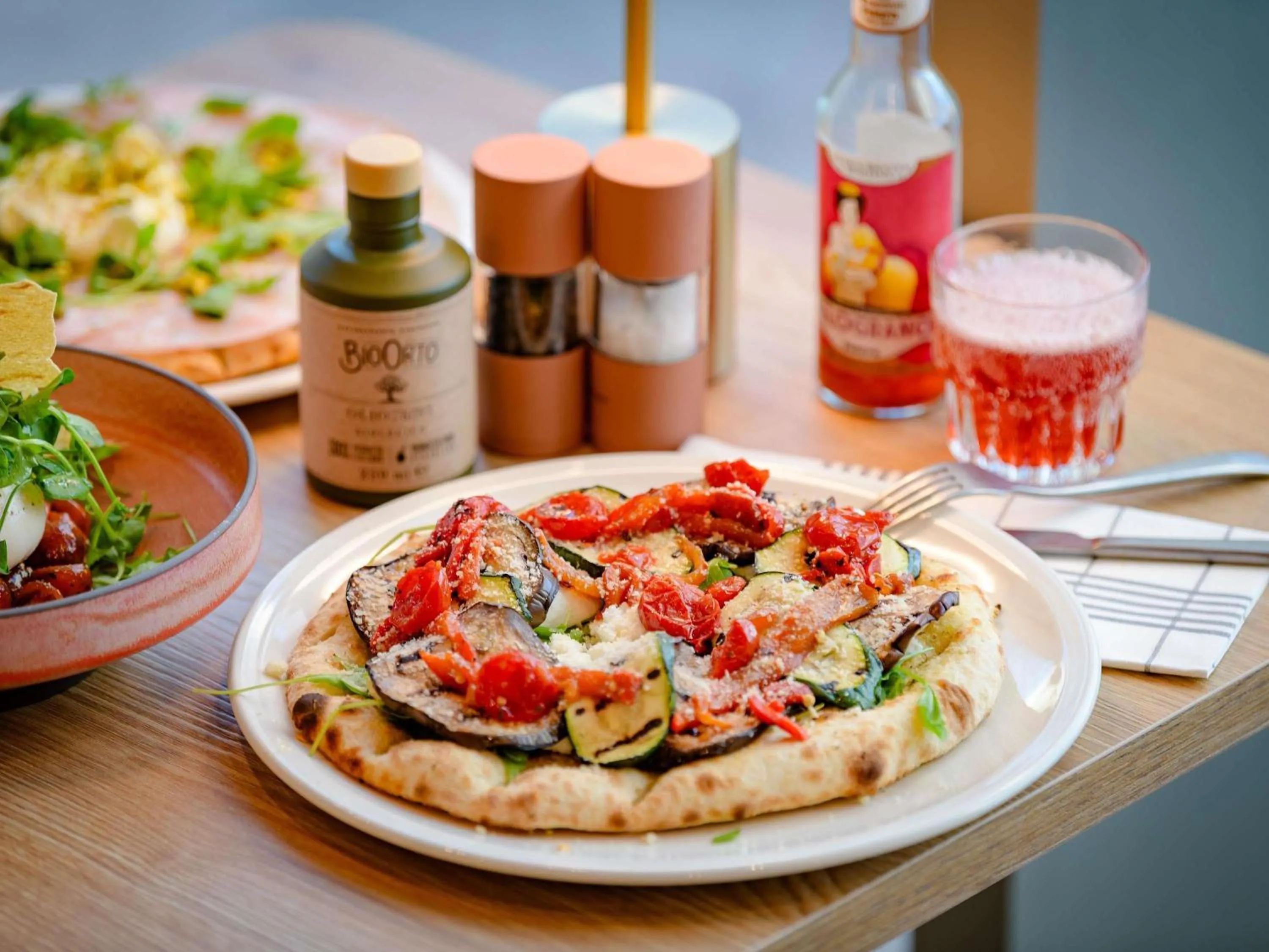 Restaurant/places to eat in ibis Styles Rotterdam Ahoy