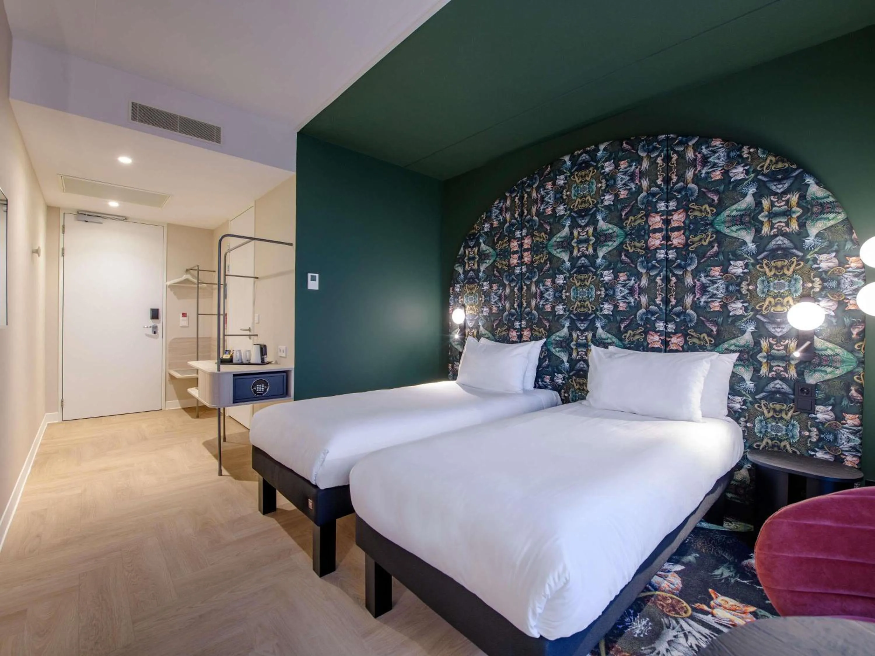 Bedroom, Bed in ibis Styles Rotterdam Ahoy