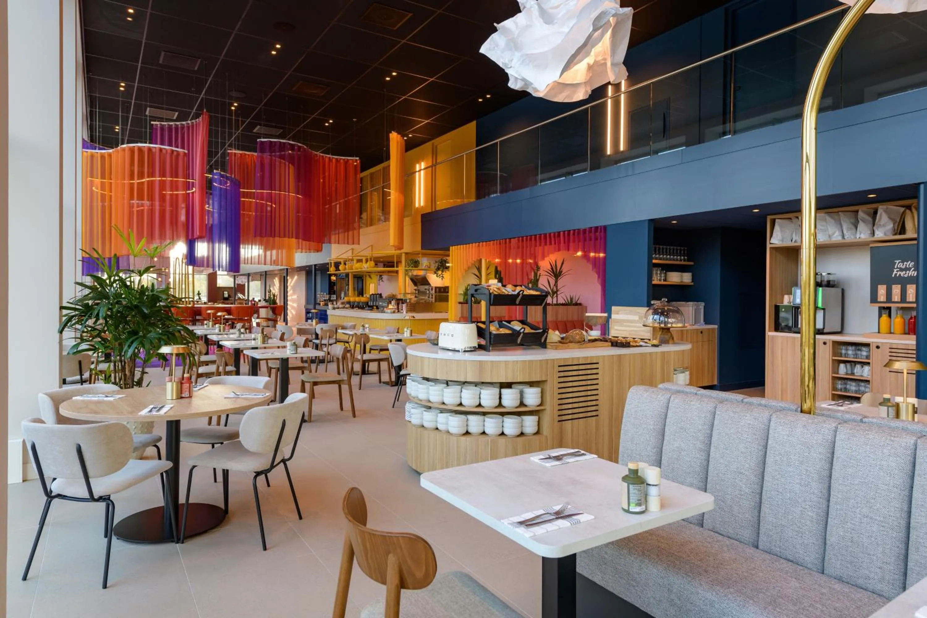 Restaurant/places to eat in ibis Styles Rotterdam Ahoy