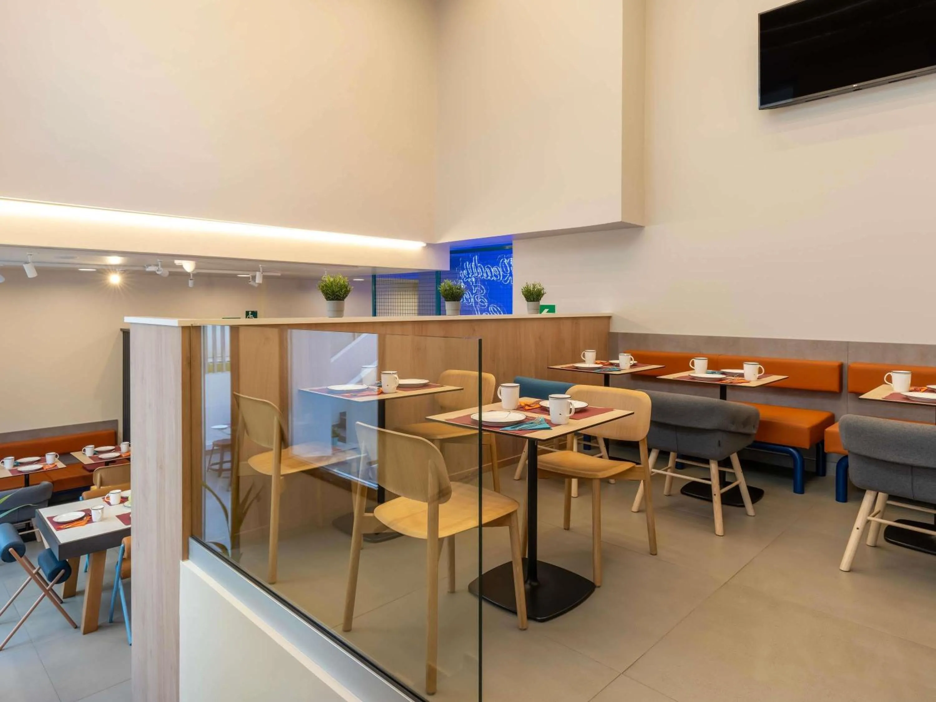 Property building in ibis budget Valencia Centro Puerto