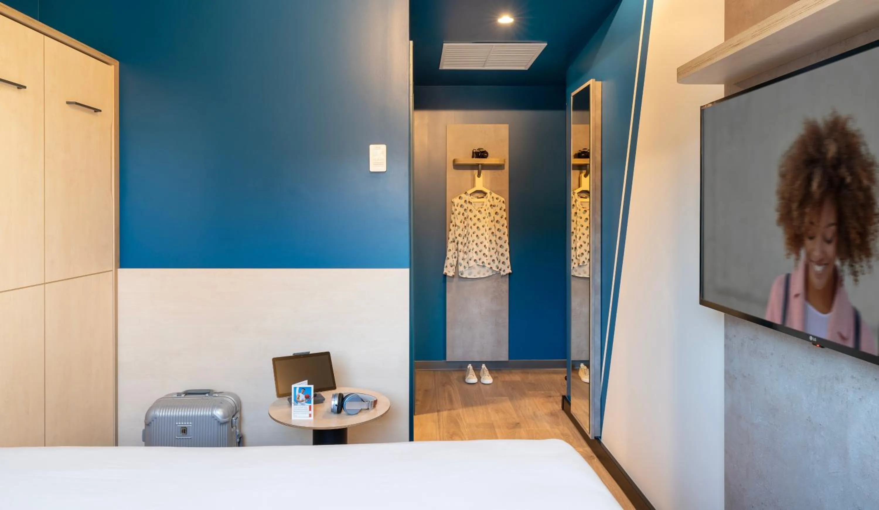 Bedroom, Bed in ibis budget Valencia Centro Puerto