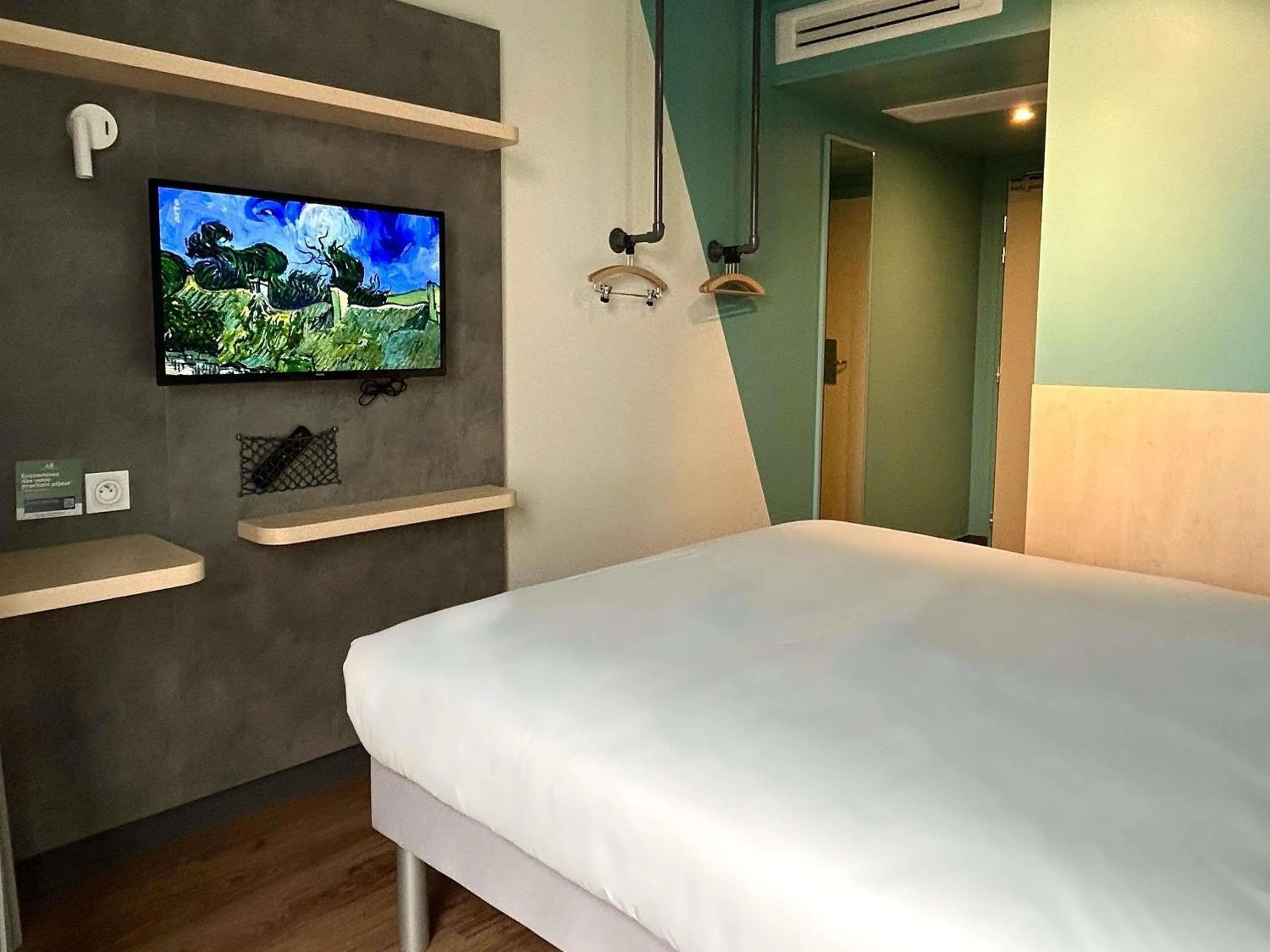 Bedroom, Bed in ibis budget Loudéac Vélodrome