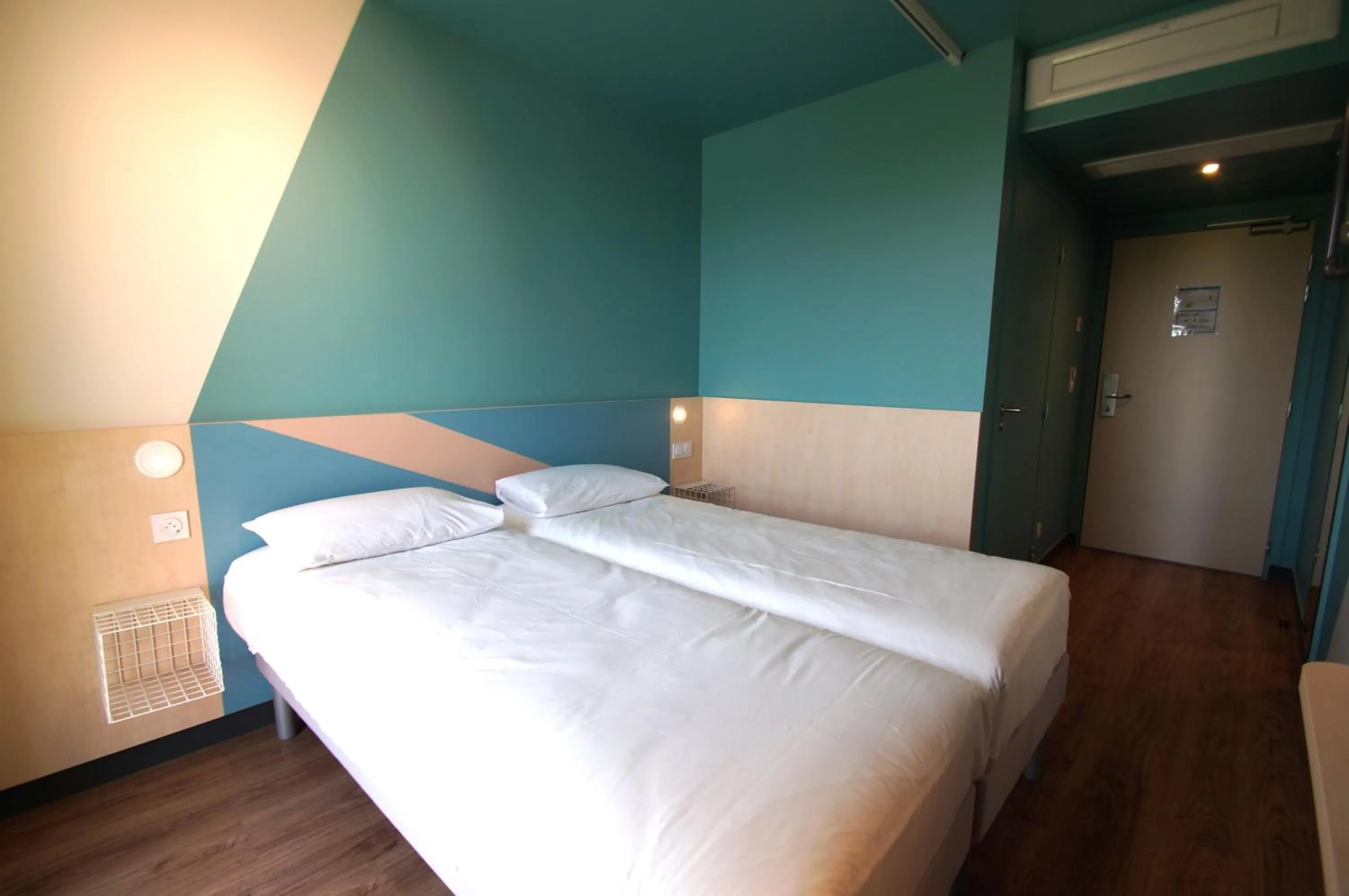 Bed in ibis budget Loudéac Vélodrome