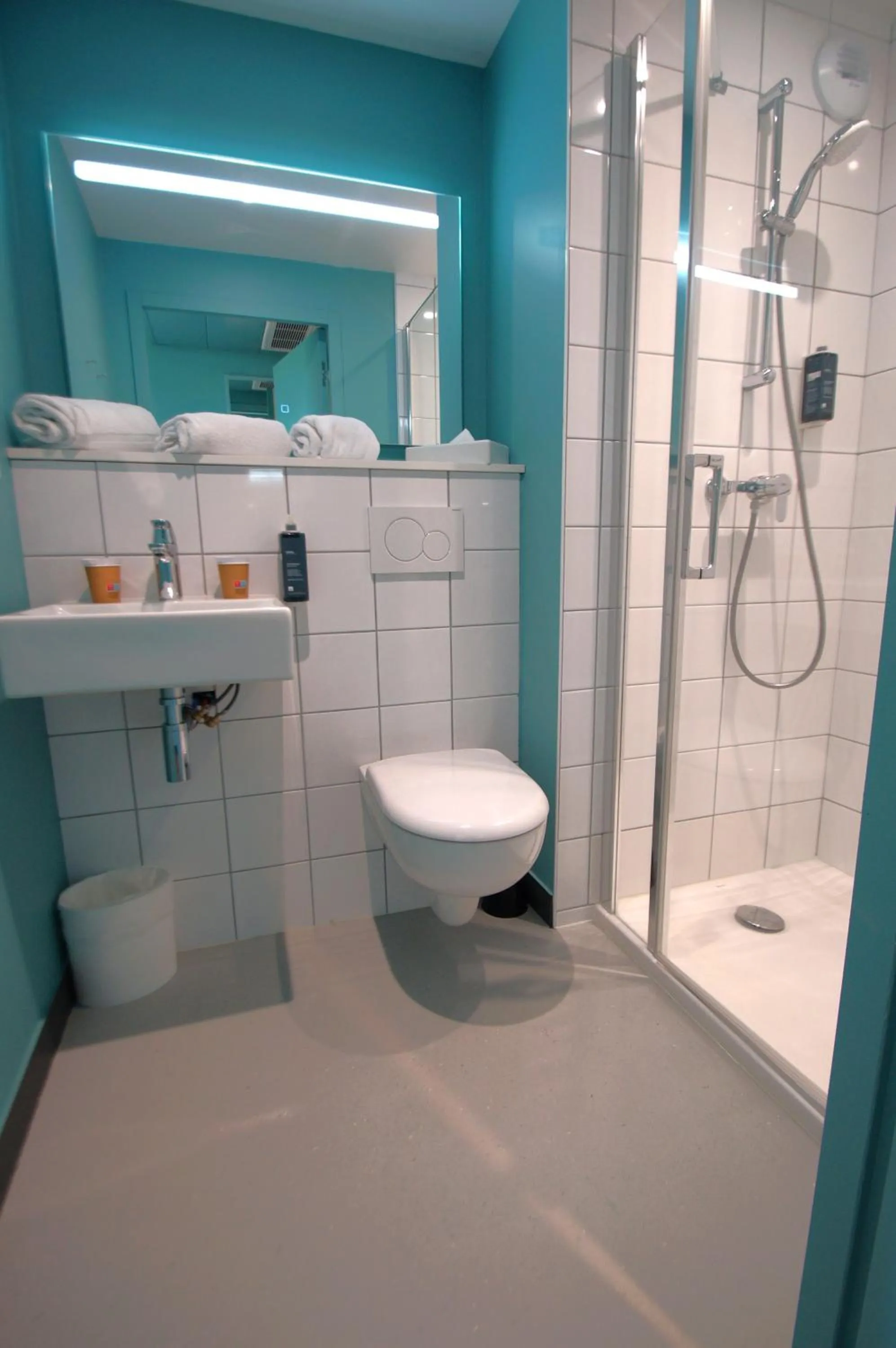 Shower in ibis budget Loudéac Vélodrome