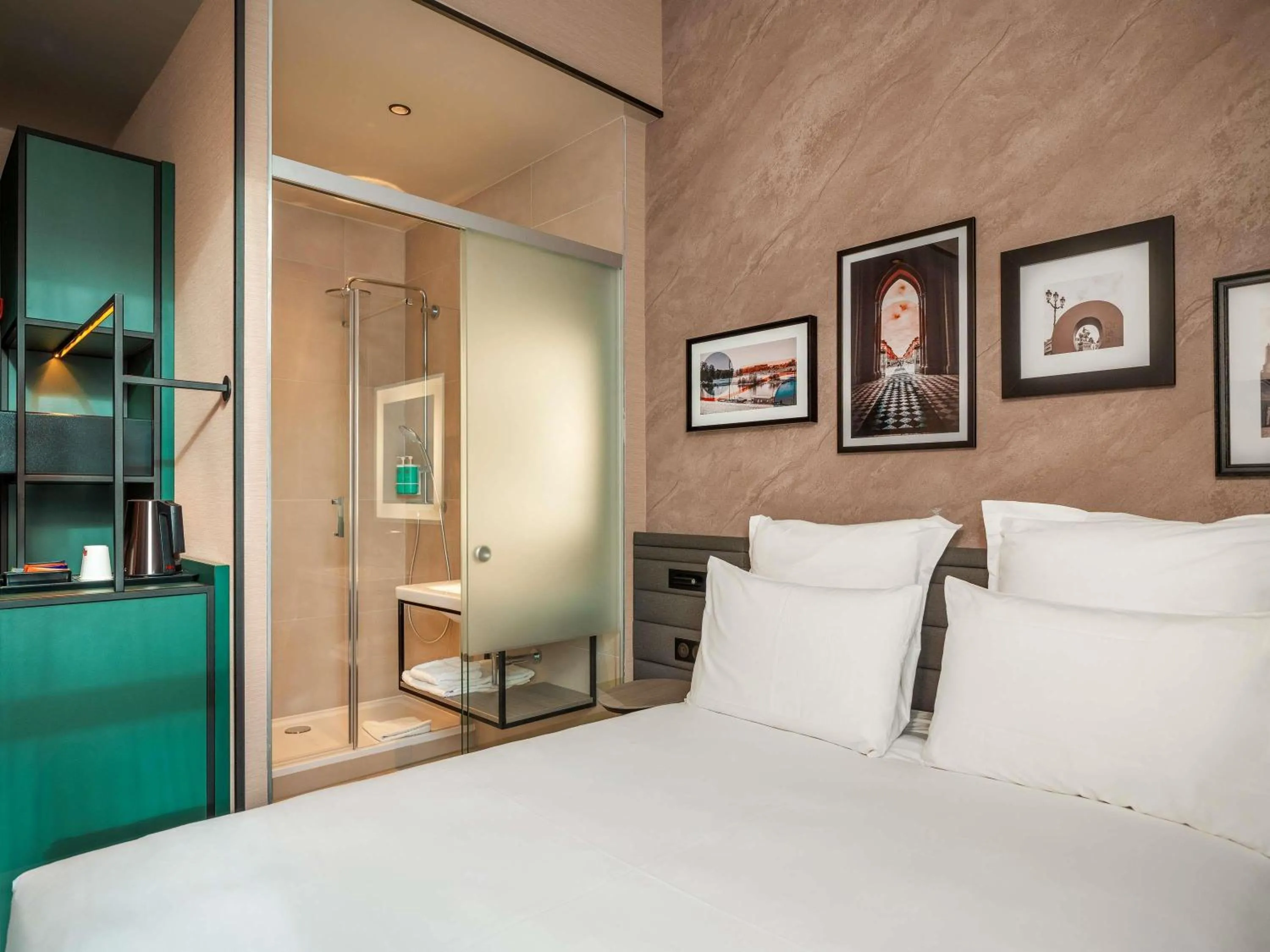 Bedroom, Bed in Novotel Orléans Centre Gare