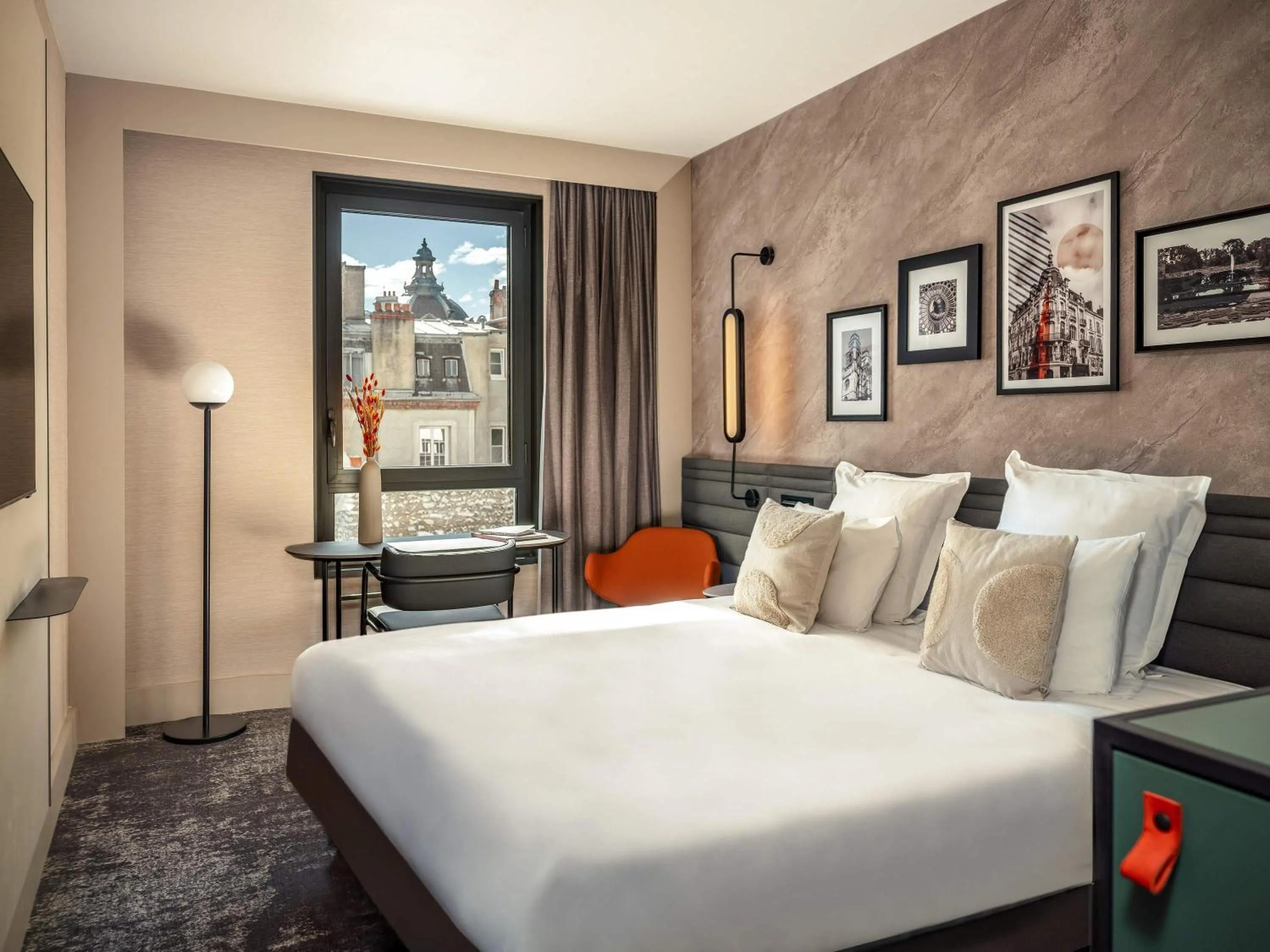 Bedroom, Bed in Novotel Orléans Centre Gare