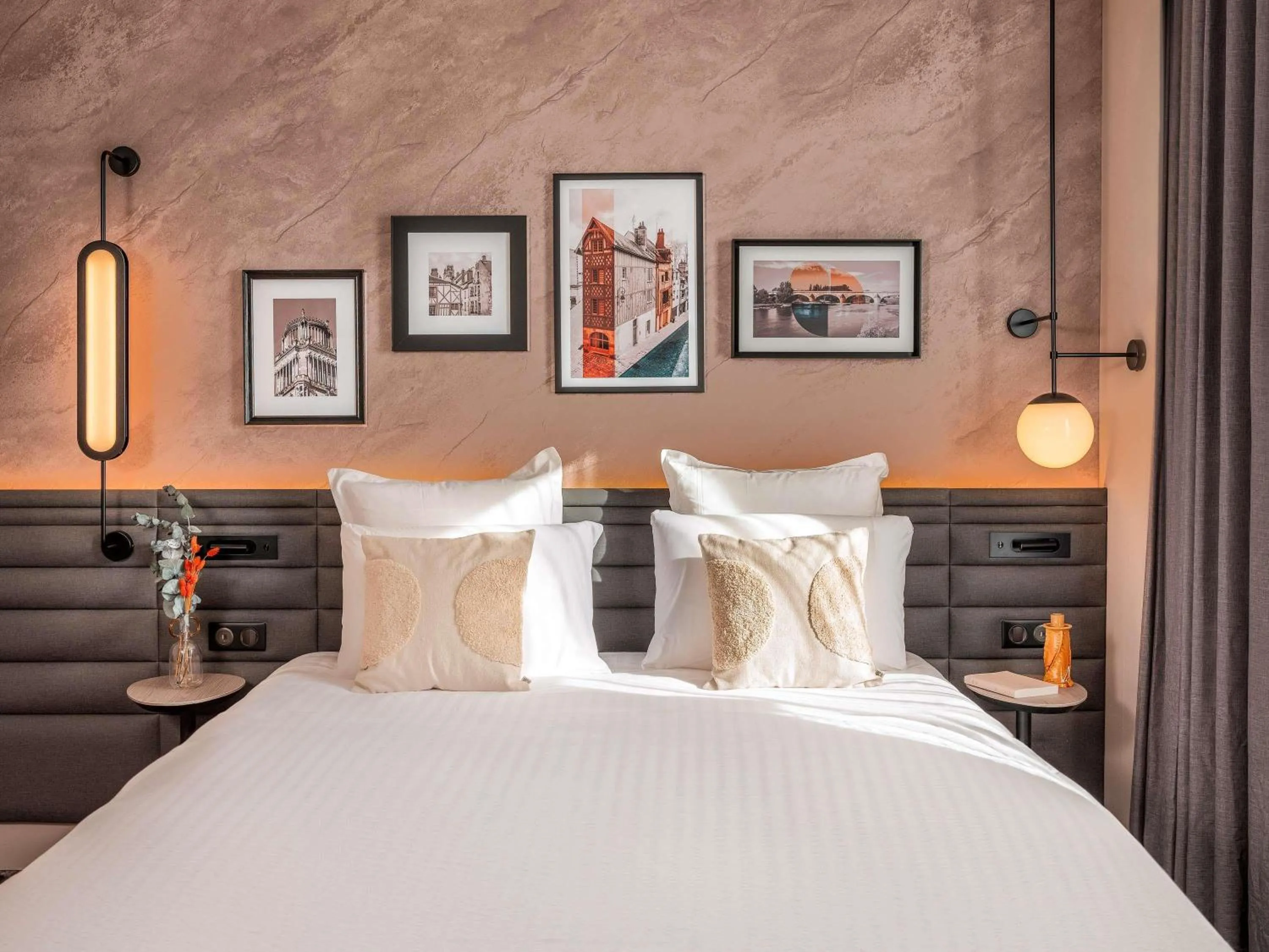 Bedroom, Bed in Novotel Orléans Centre Gare