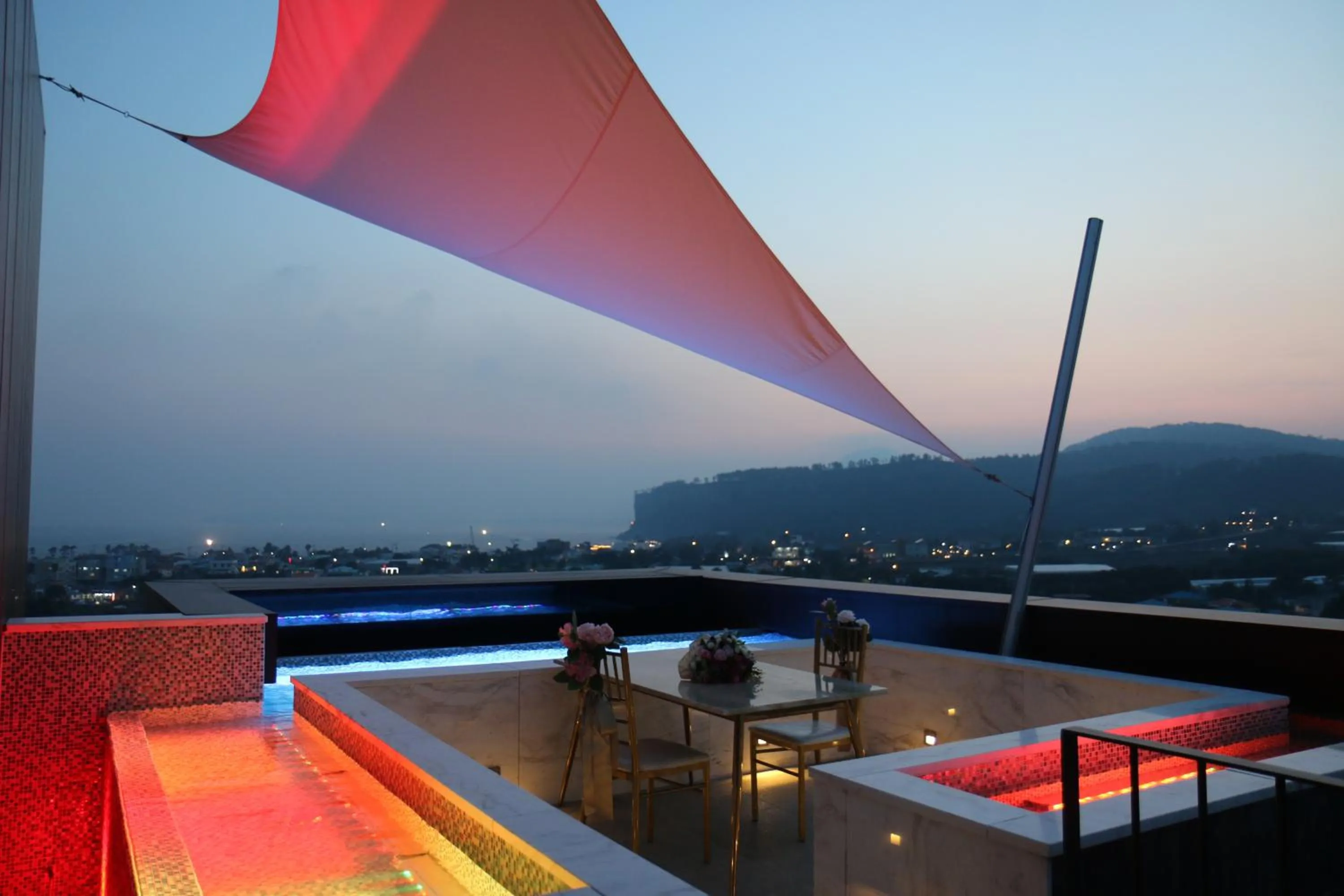 Restaurant/places to eat in Bayhill Pool & Villa