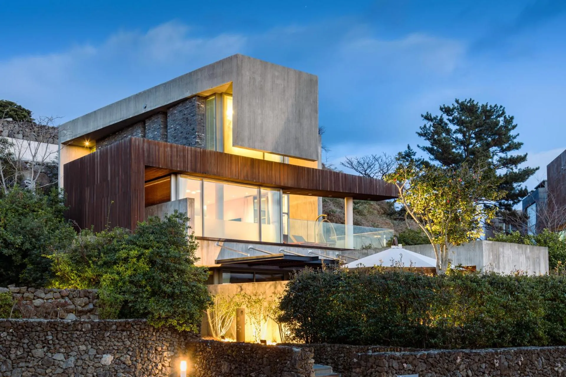 Bayhill Pool & Villa