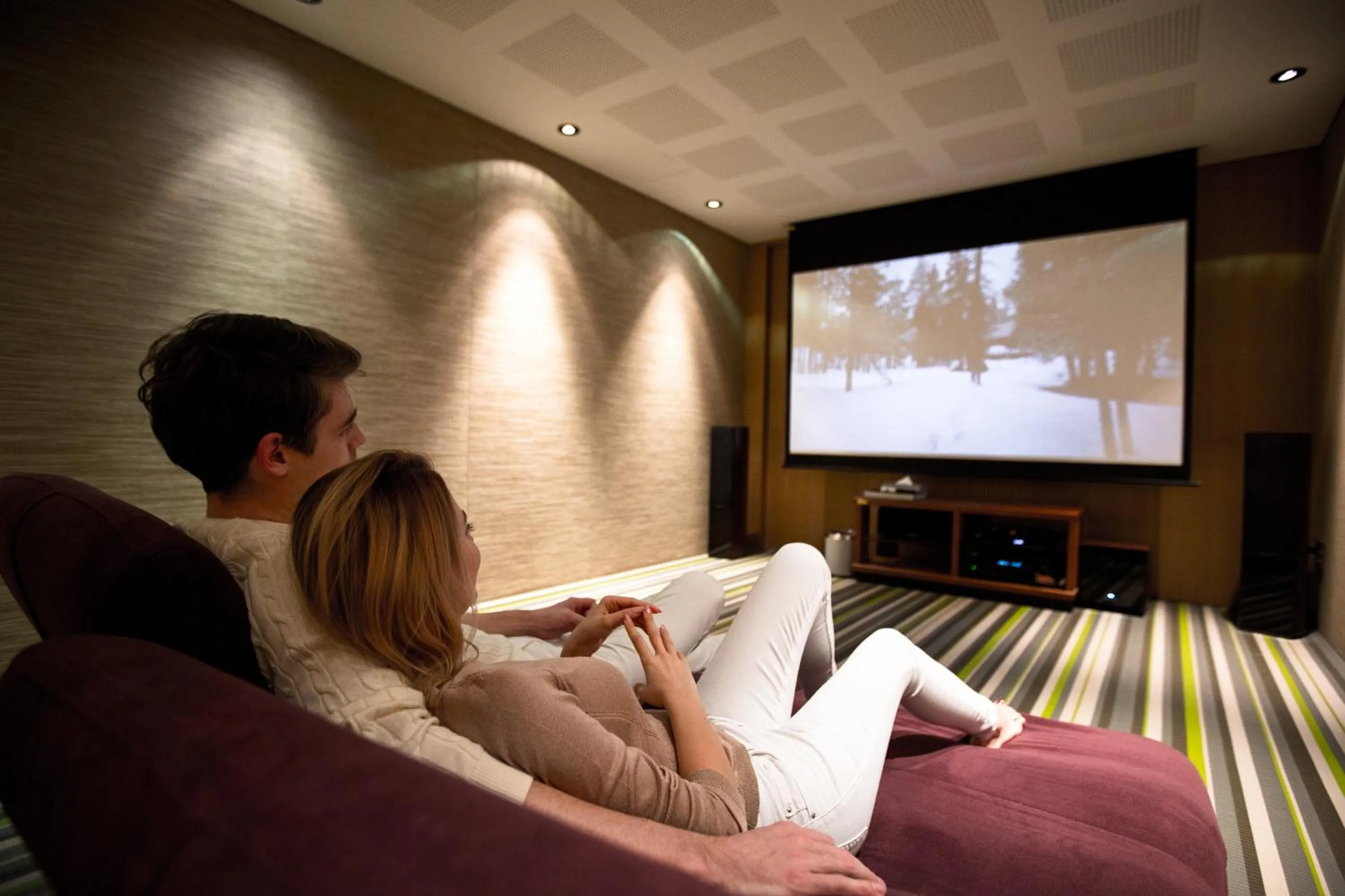 TV and multimedia in Bayhill Pool & Villa