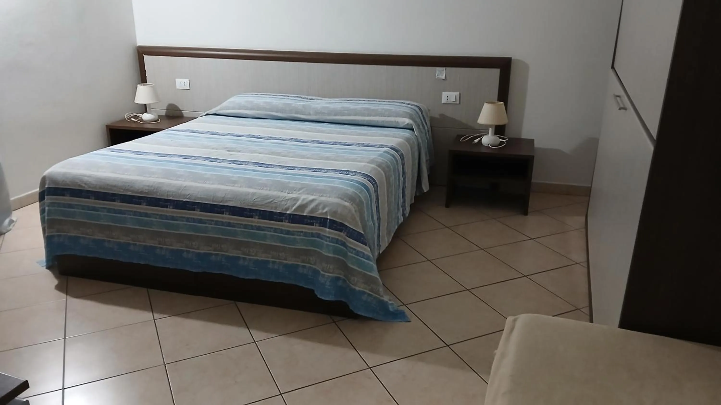 Bedroom, Bed in Domo - Guest-House Il Nespolo Fiorito