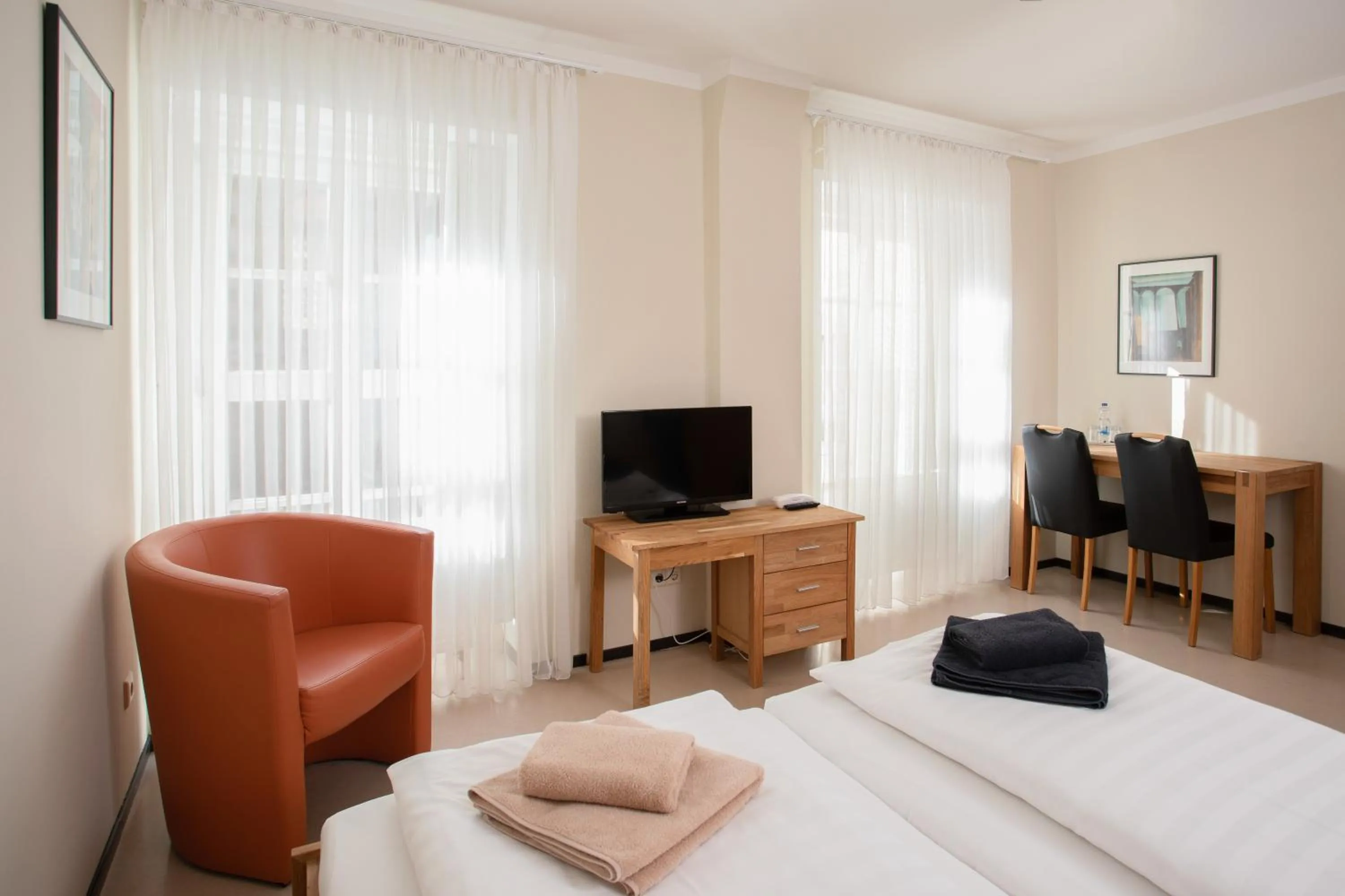 Photo of the whole room, Bed in Hofgärtnerhaus