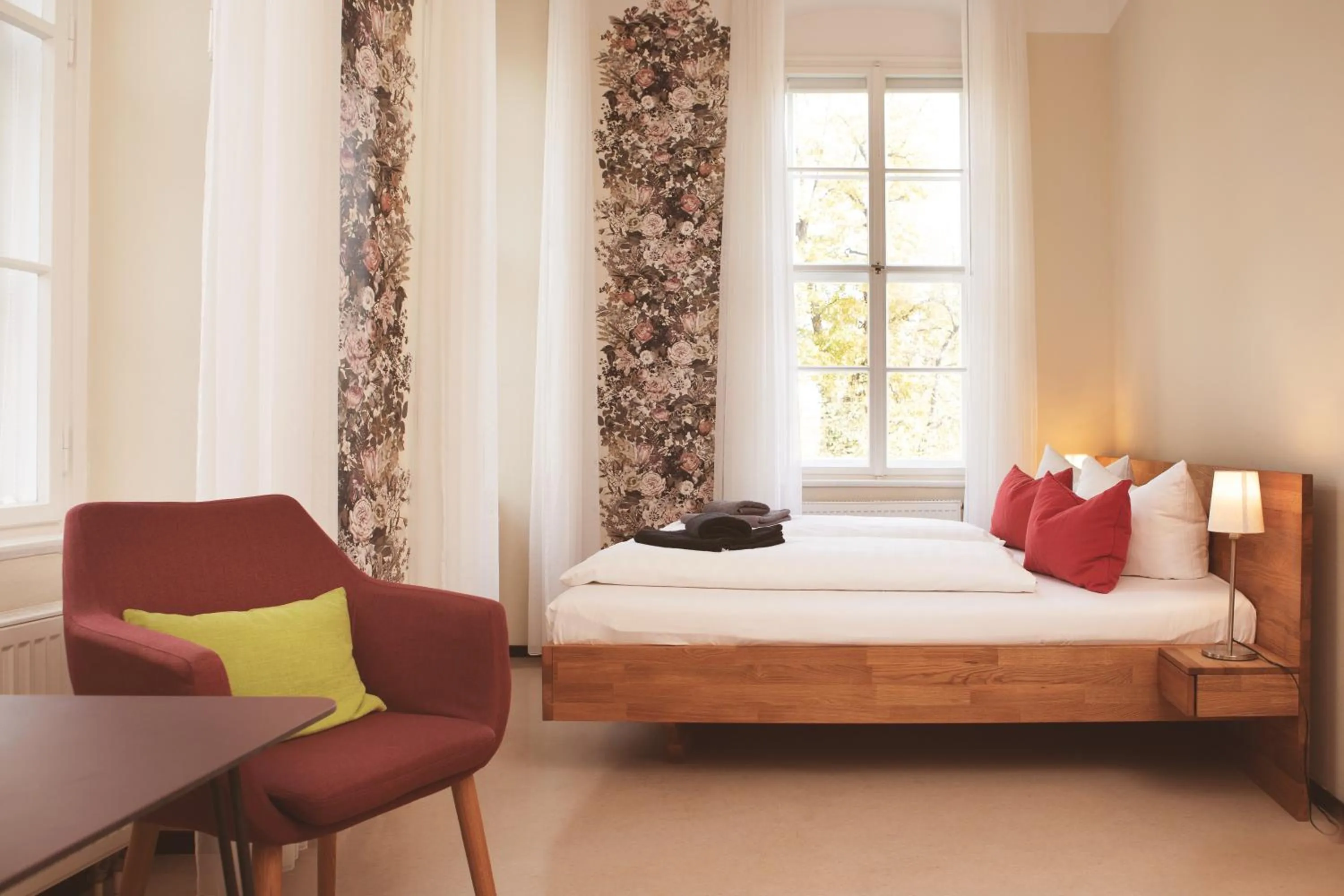 Photo of the whole room, Bed in Hofgärtnerhaus