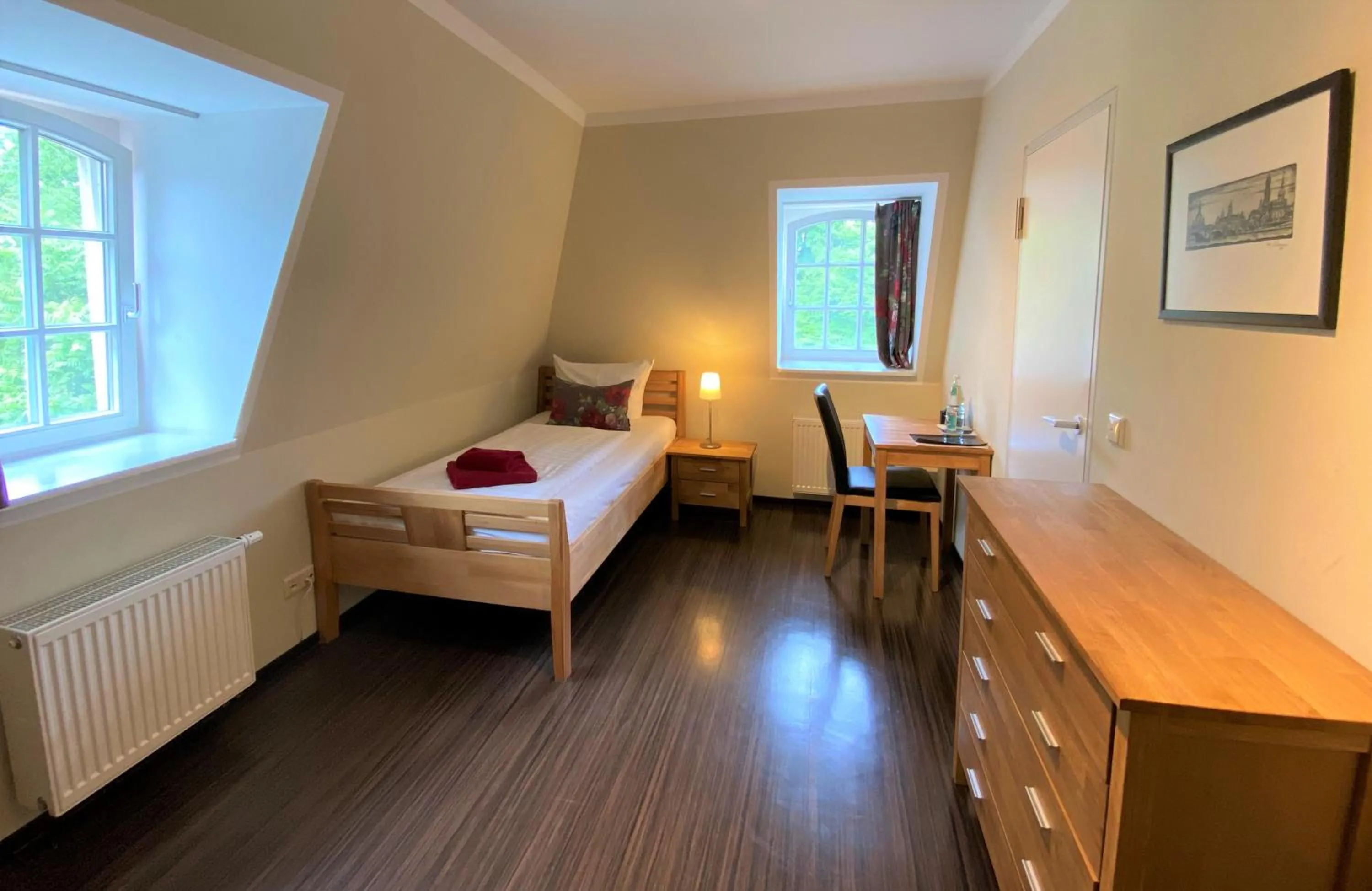 Photo of the whole room, Bed in Hofgärtnerhaus