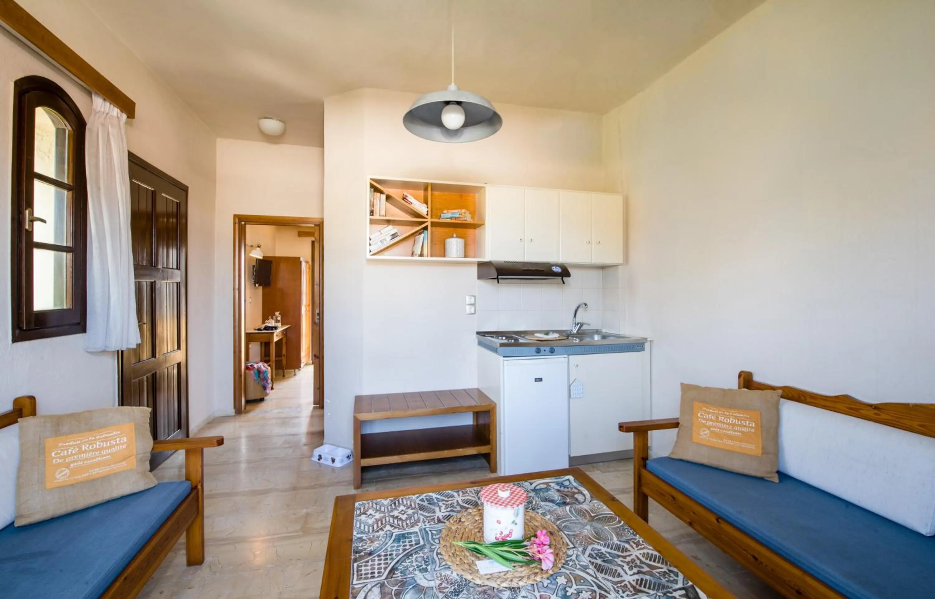 Kitchen or kitchenette in Evangelos Apartments
