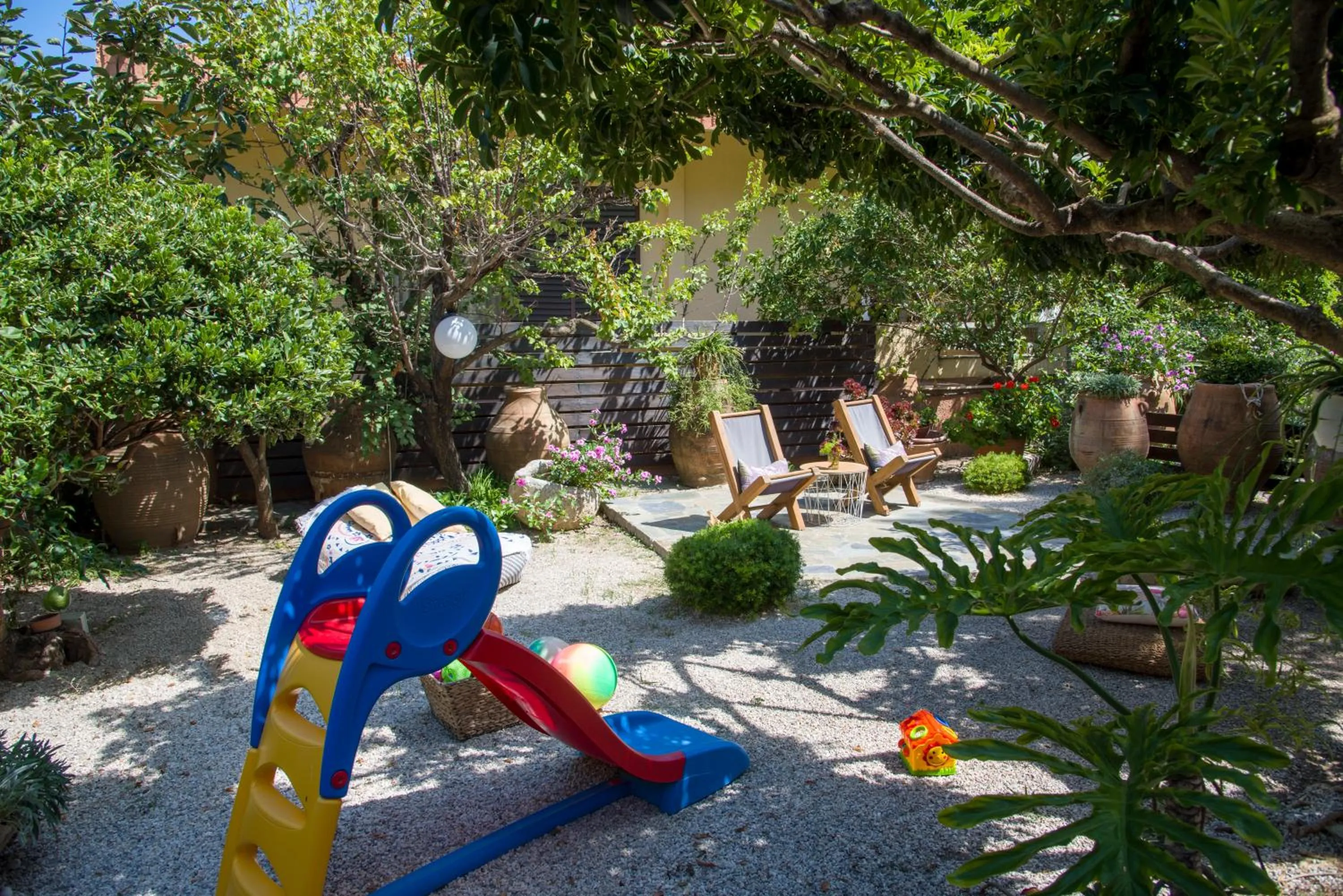 Garden in Evangelos Apartments