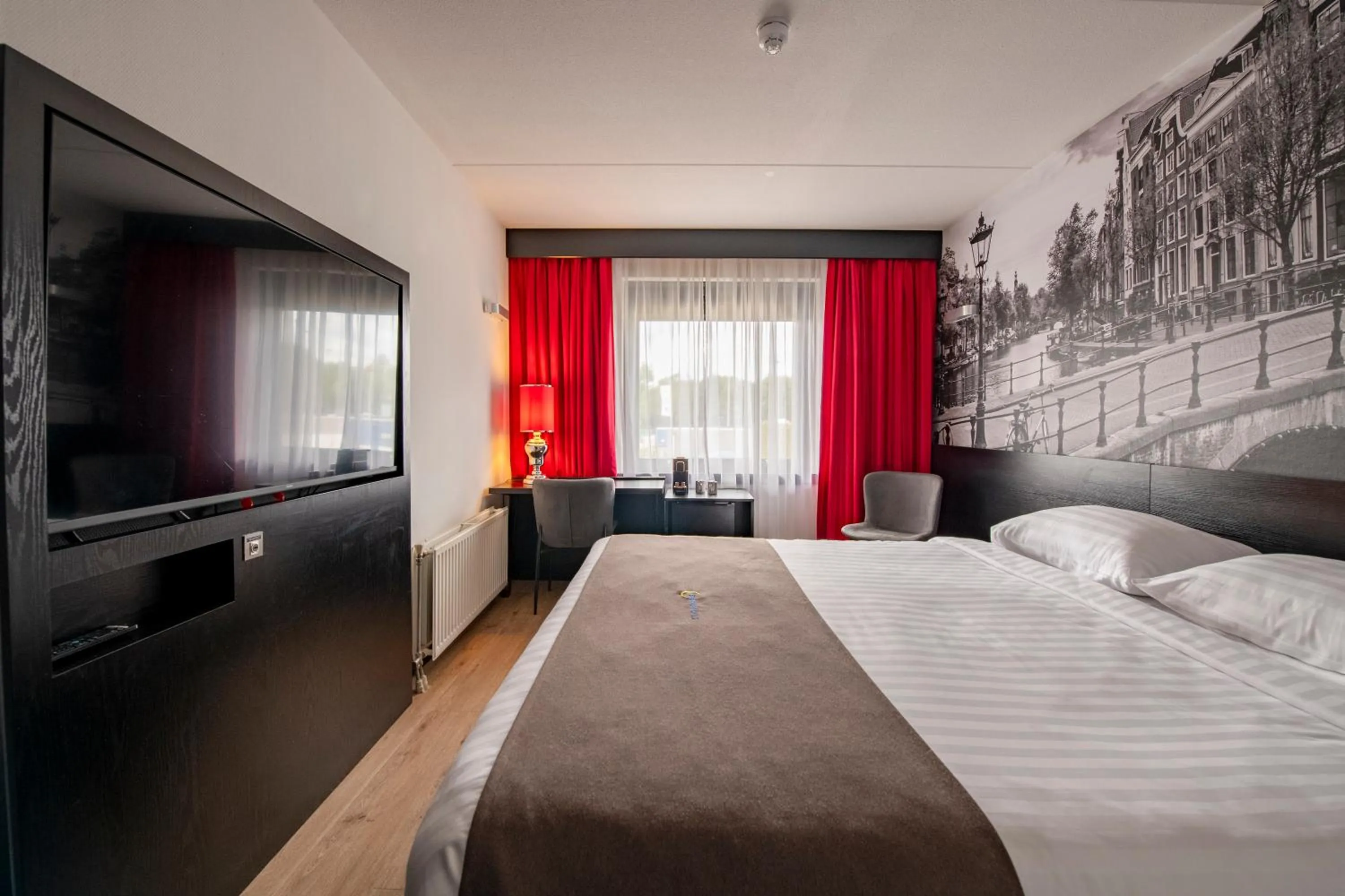 Bedroom, Bed in Bastion Hotel Schiphol Hoofddorp