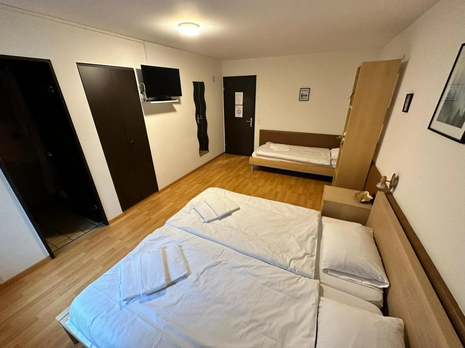 Bed in Hotel Stadthof Glarus