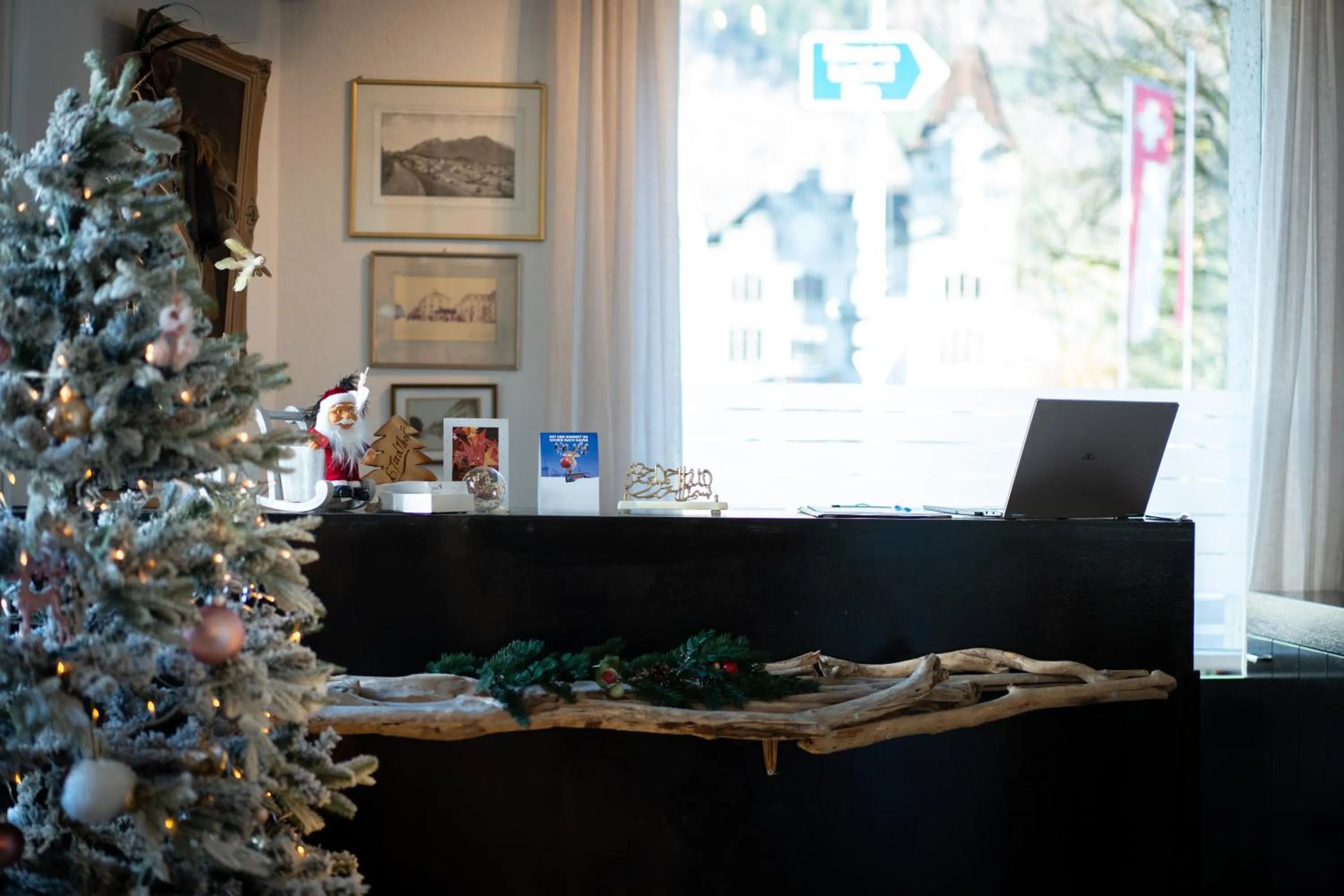 Facade/entrance in Hotel Stadthof Glarus
