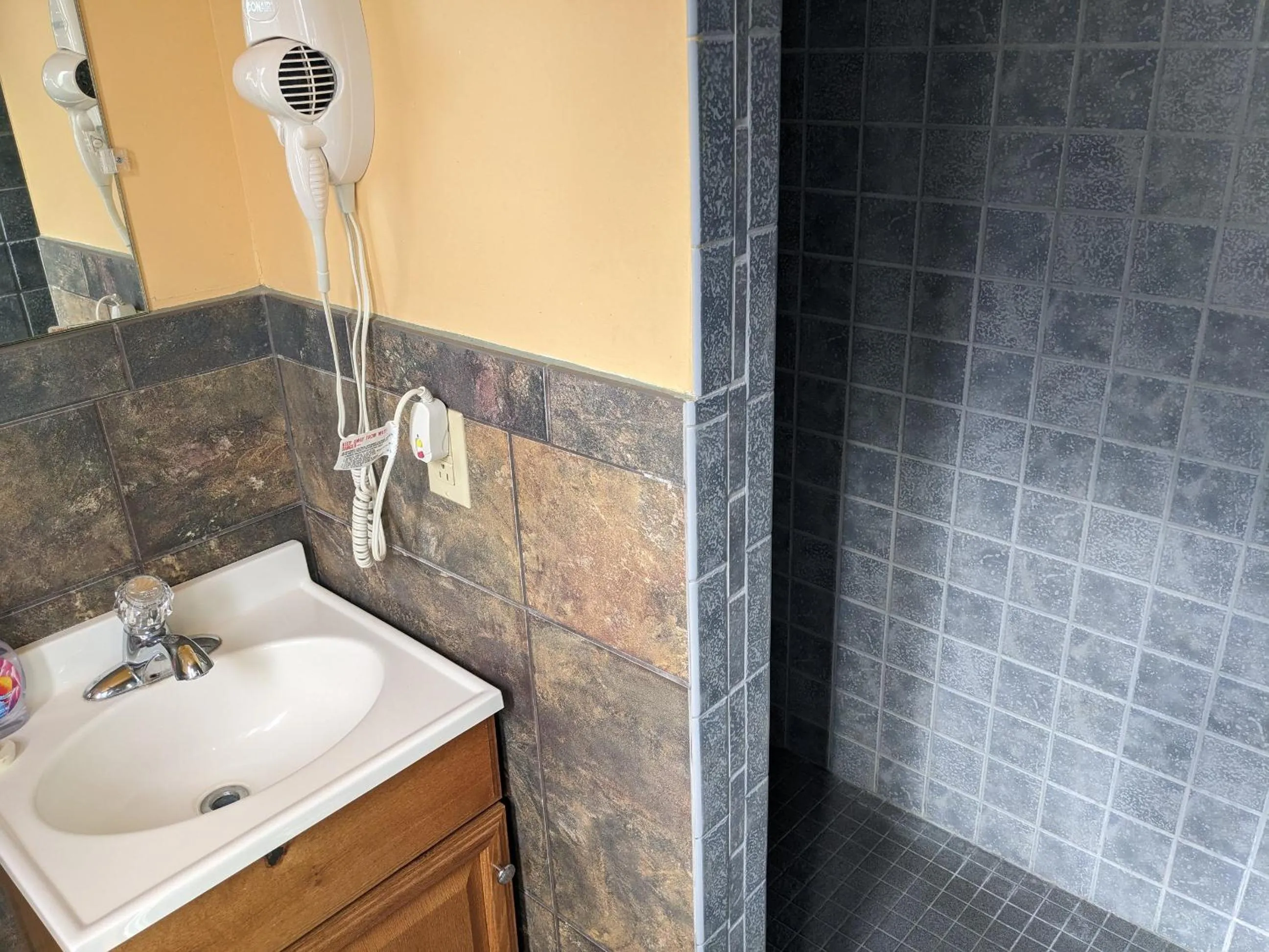 Shower in The Oliver House - Adults Only