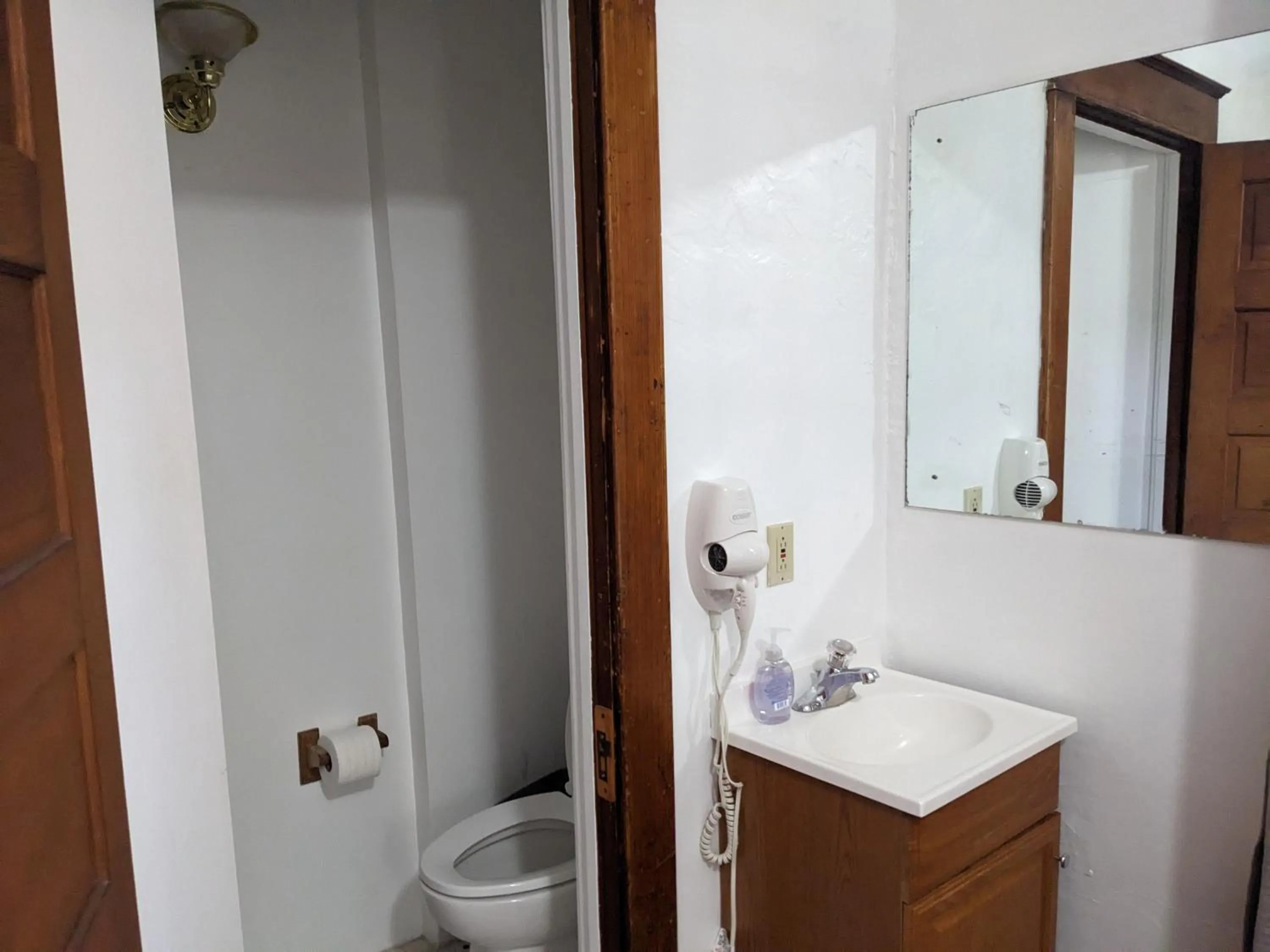 Bathroom in The Oliver House - Adults Only